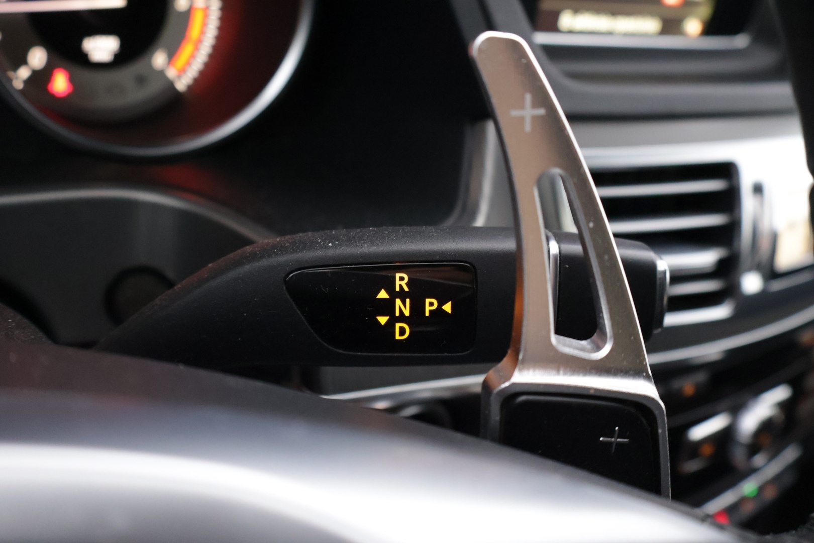 MERCEDES-BENZ E 2013