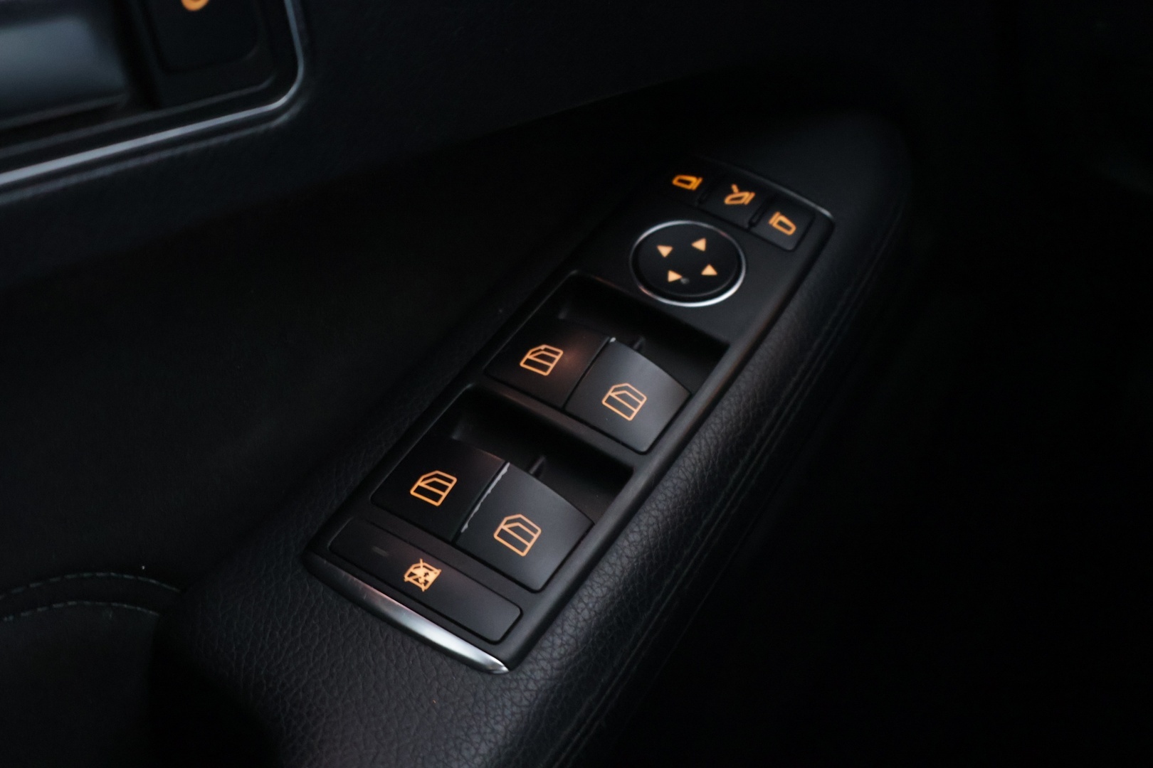 MERCEDES-BENZ E 2013