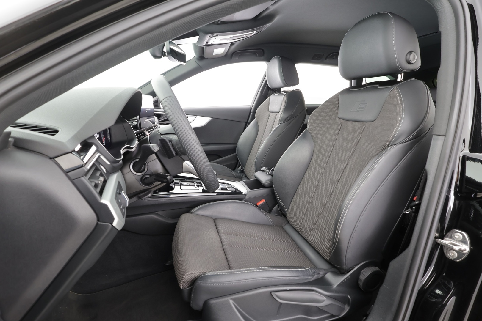 AUDI A4 2022