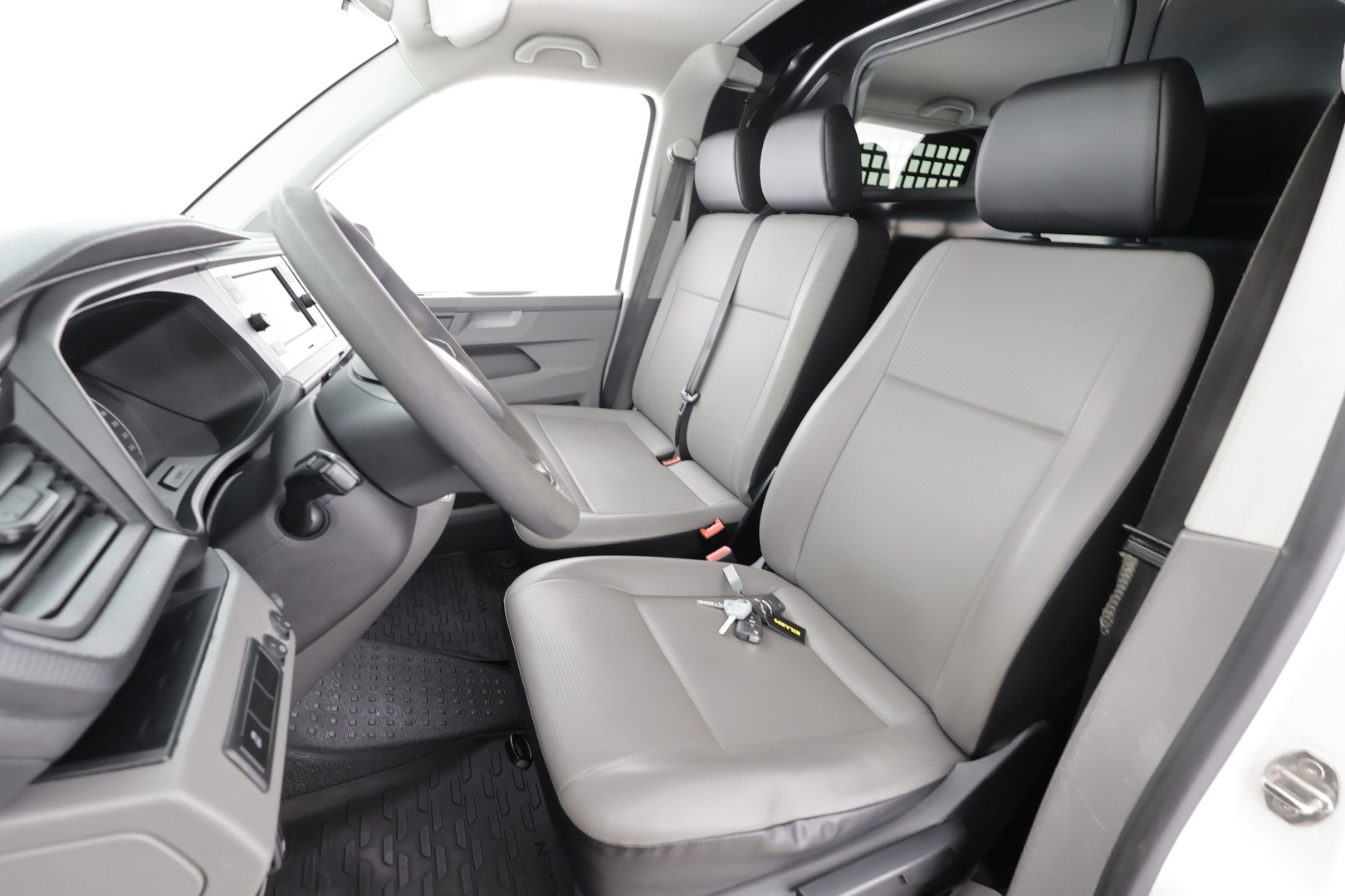 VOLKSWAGEN Transporter 2024