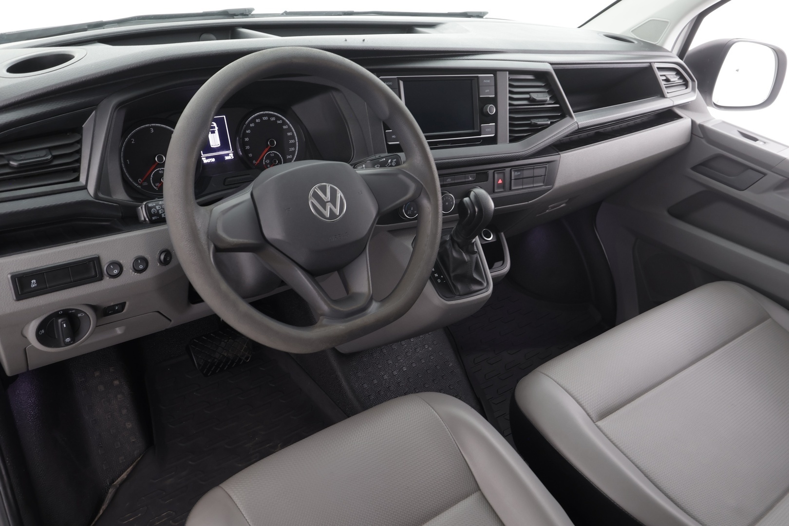 VOLKSWAGEN Transporter 2024