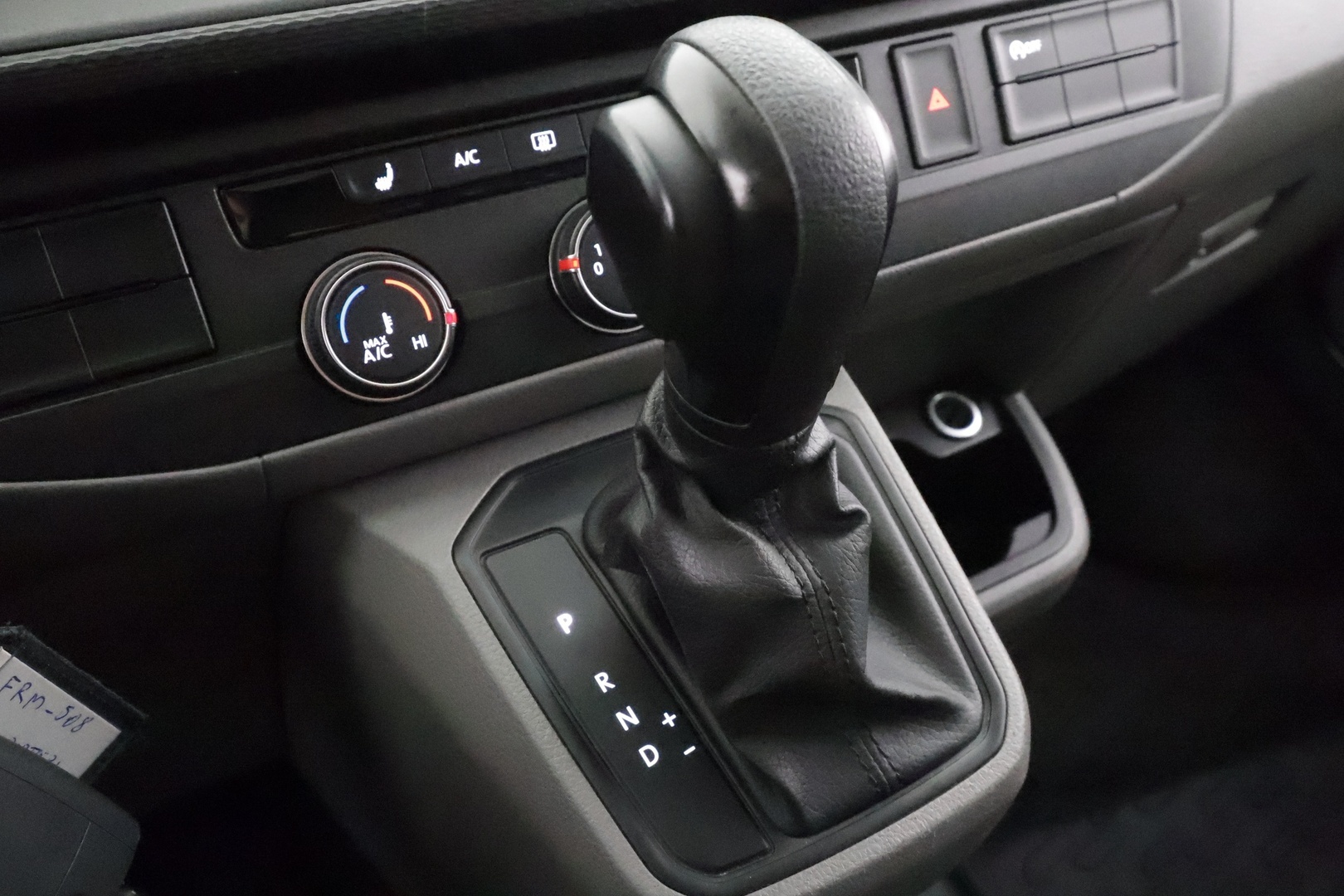 VOLKSWAGEN Transporter 2024