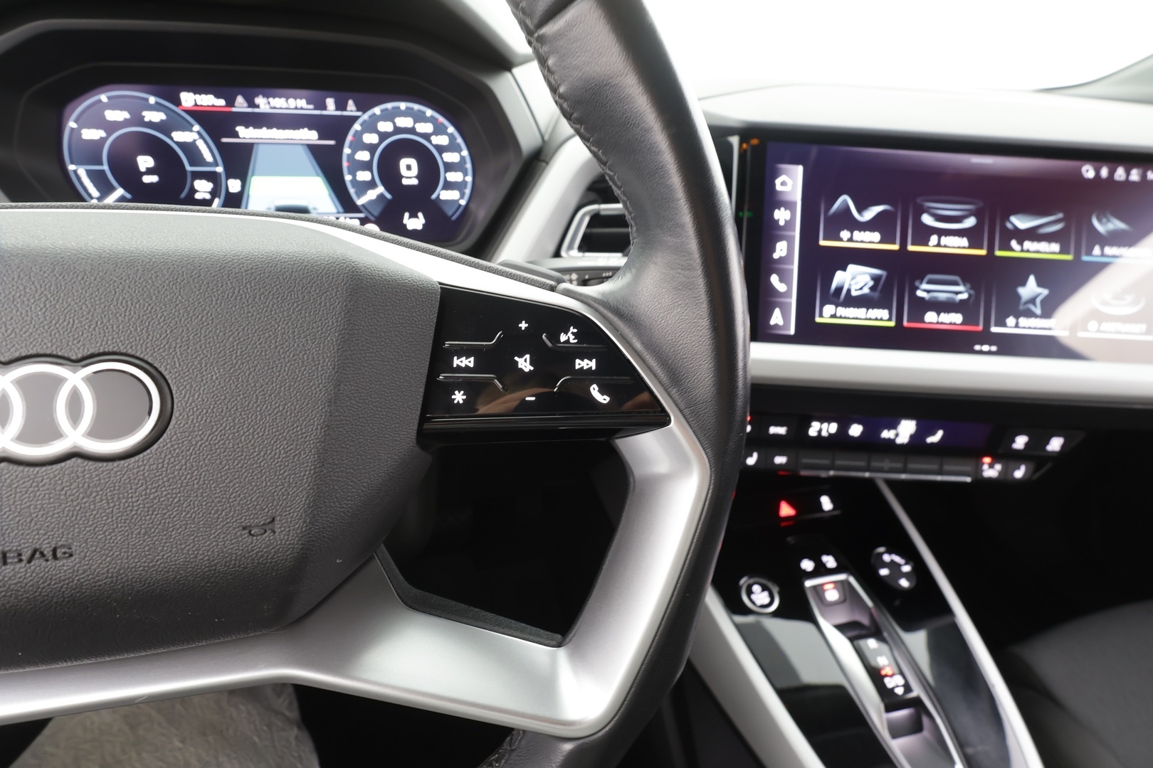 AUDI Q4 e-tron 2022