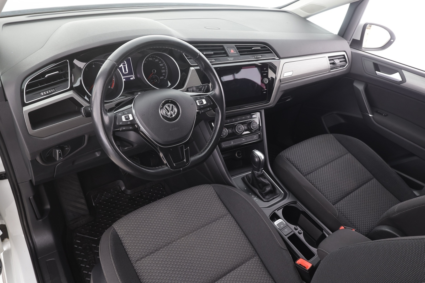 VOLKSWAGEN Touran 2018
