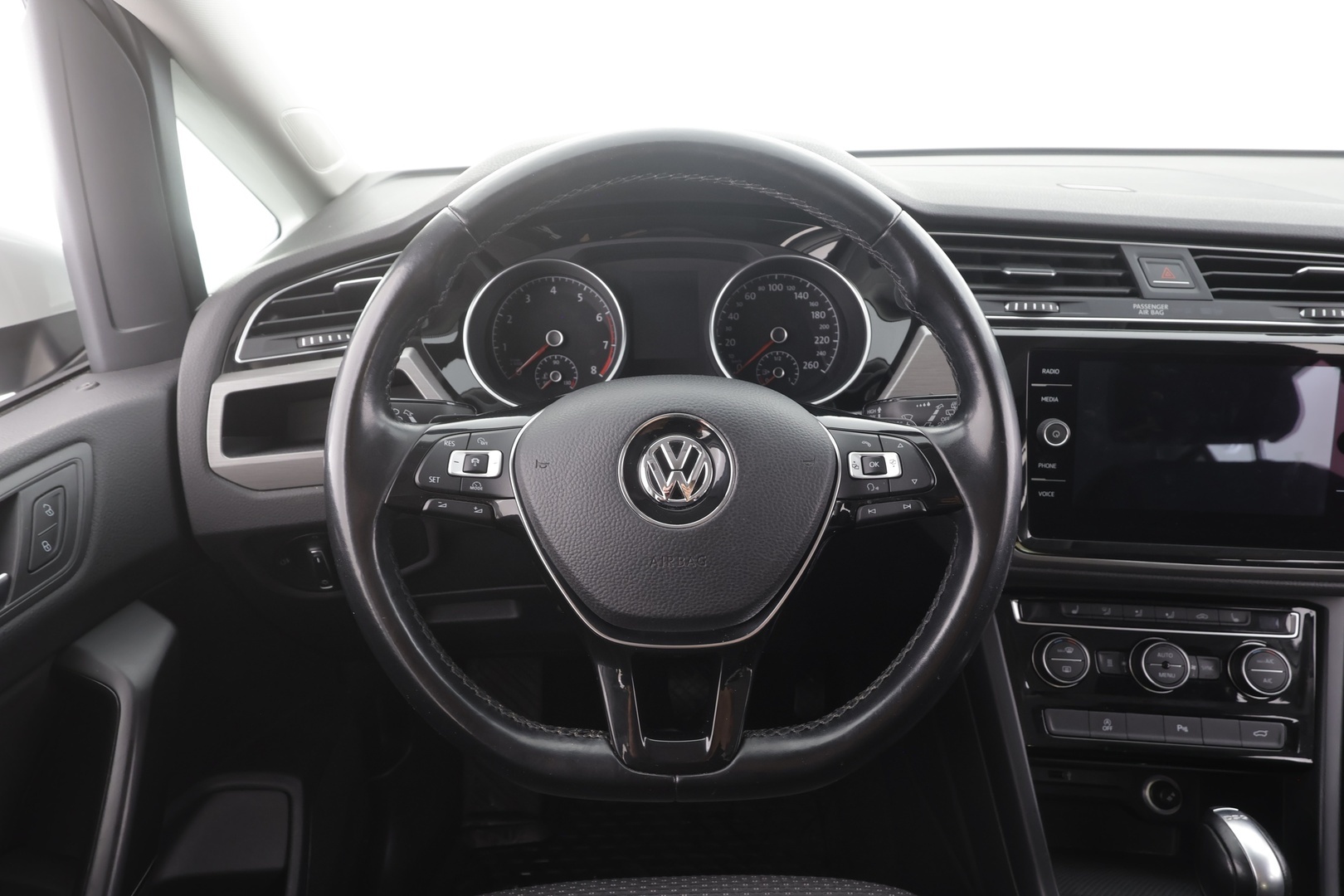 VOLKSWAGEN Touran 2018