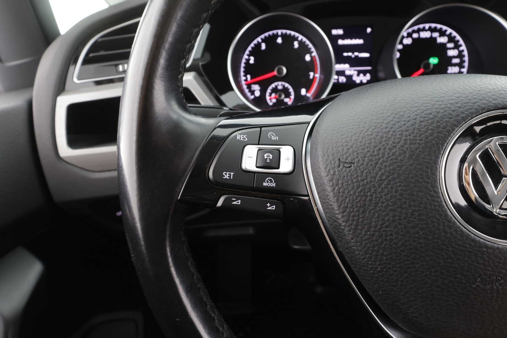 VOLKSWAGEN Touran 2018