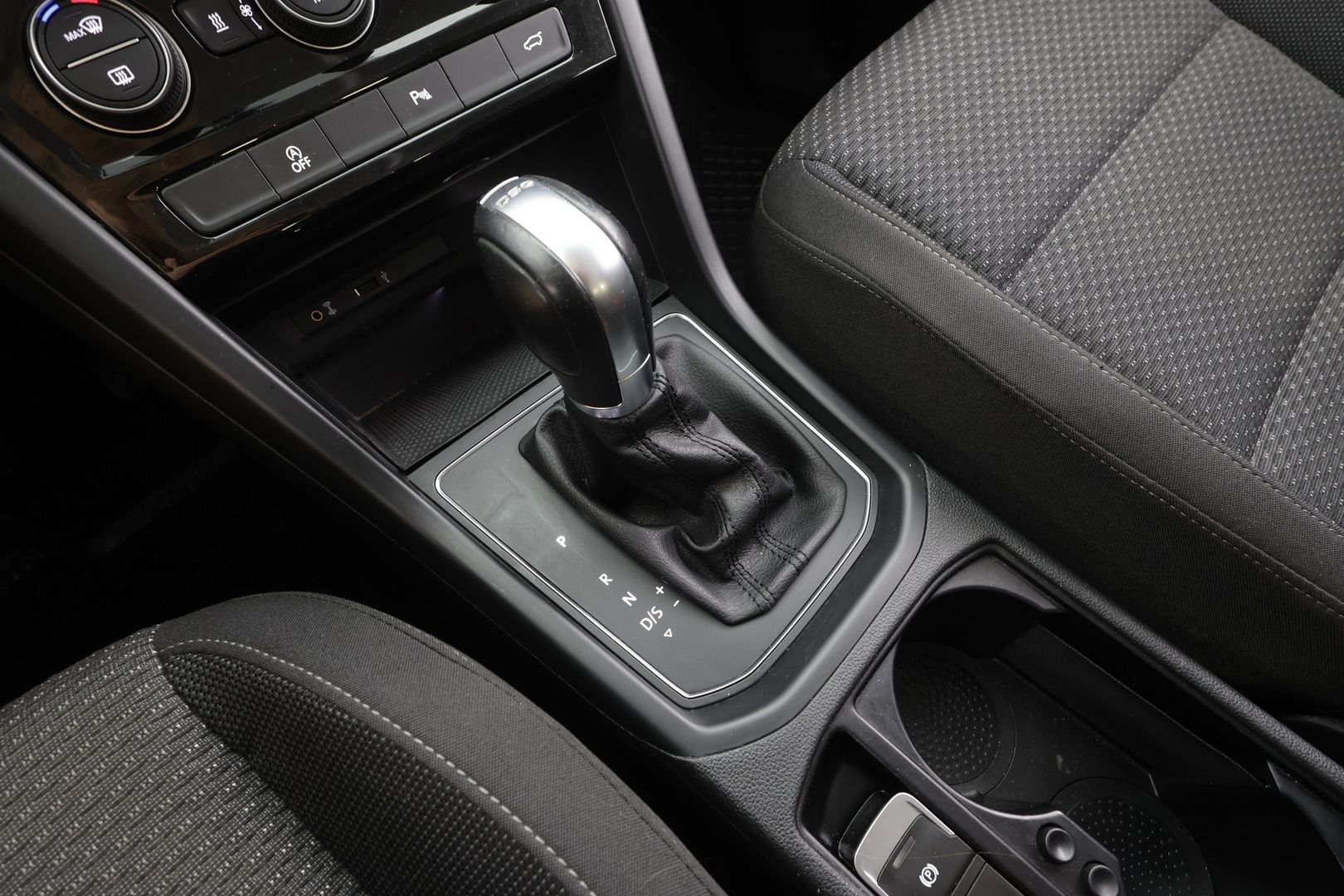 VOLKSWAGEN Touran 2018