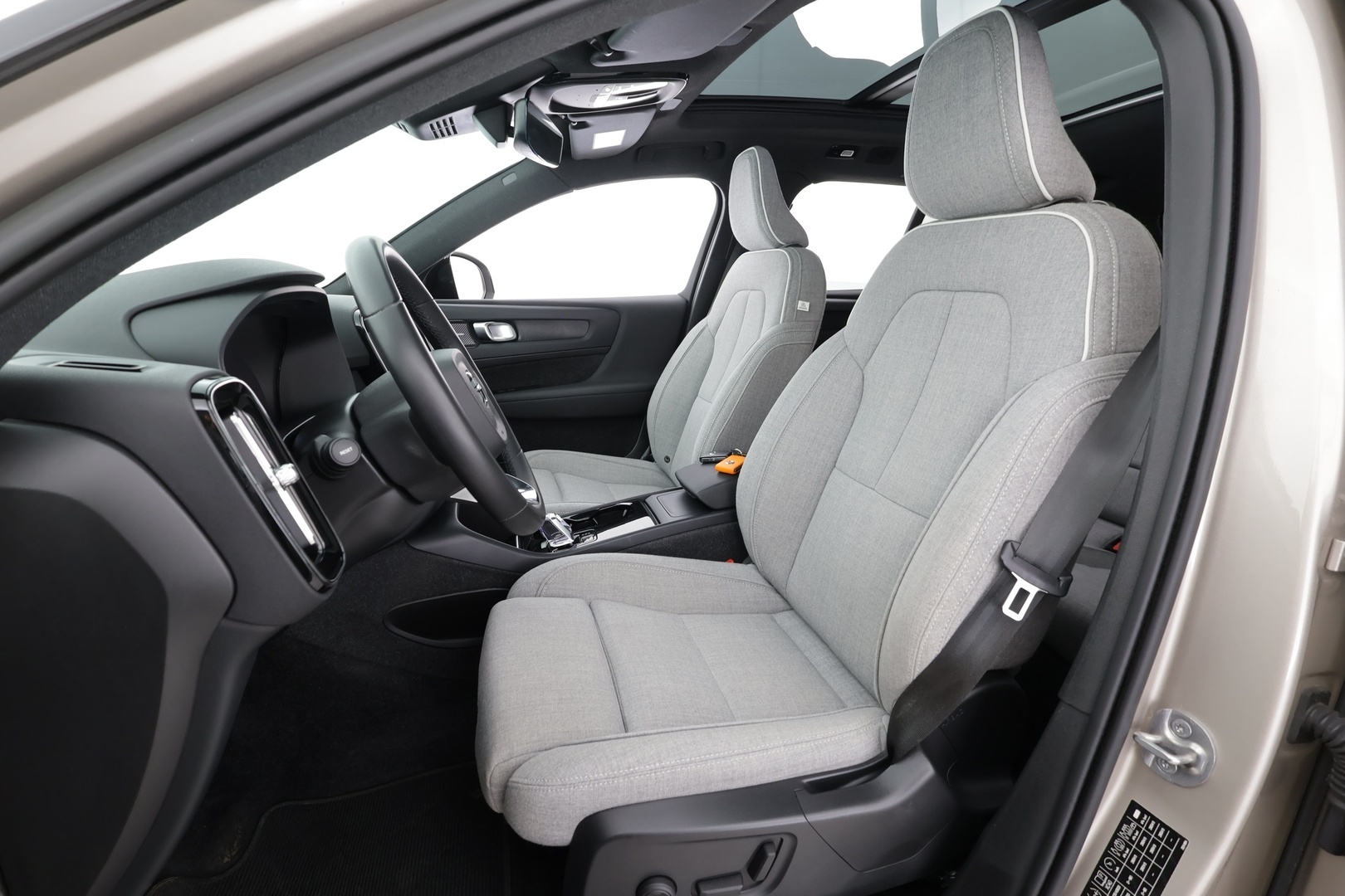 VOLVO XC40 2023