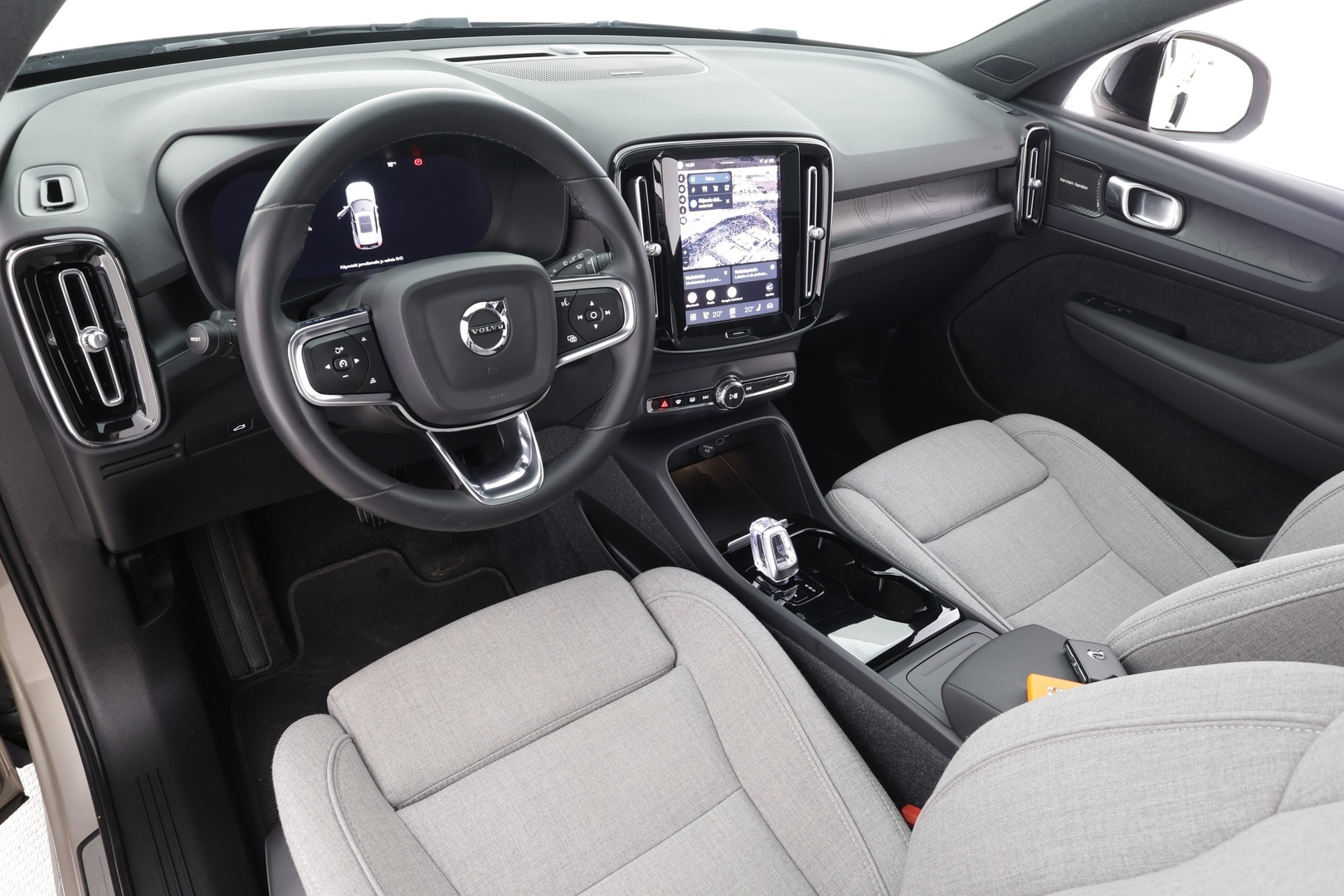 VOLVO XC40 2023