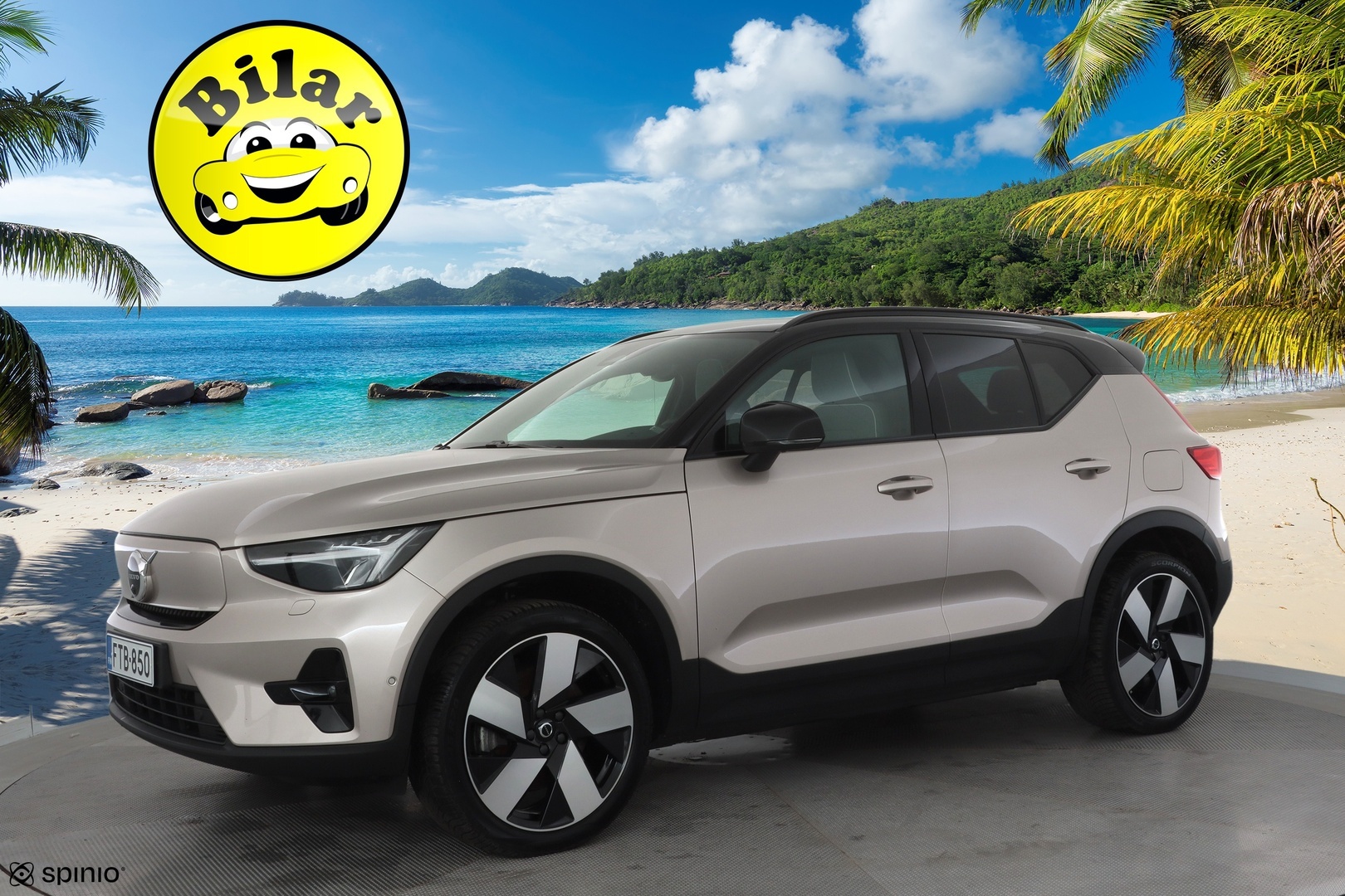 VOLVO XC40 2023