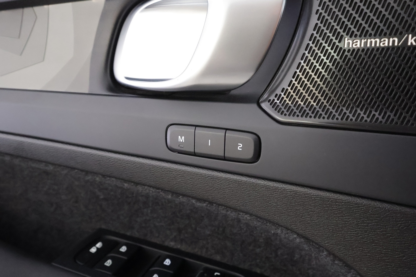 VOLVO XC40 2023