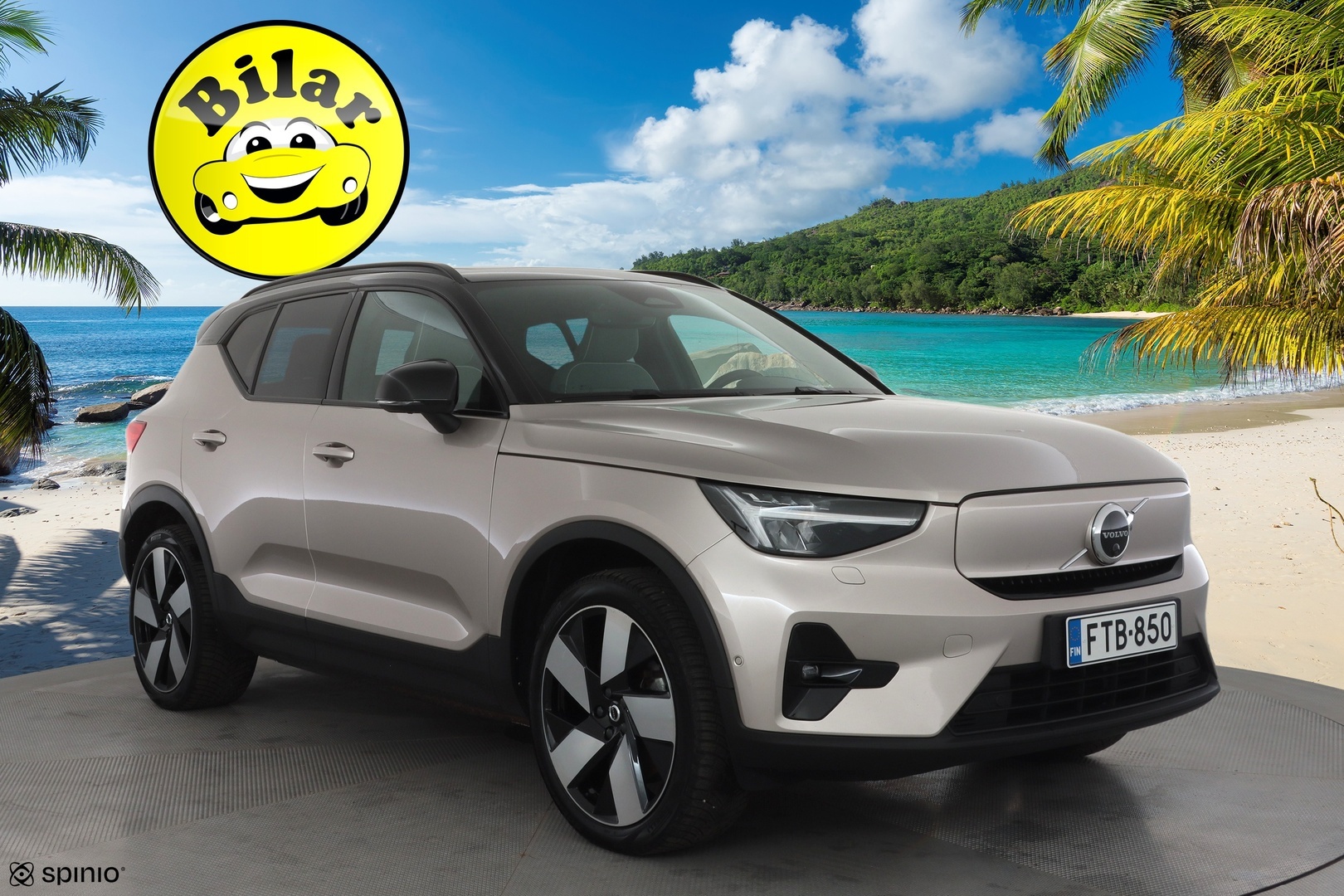 VOLVO XC40 2023