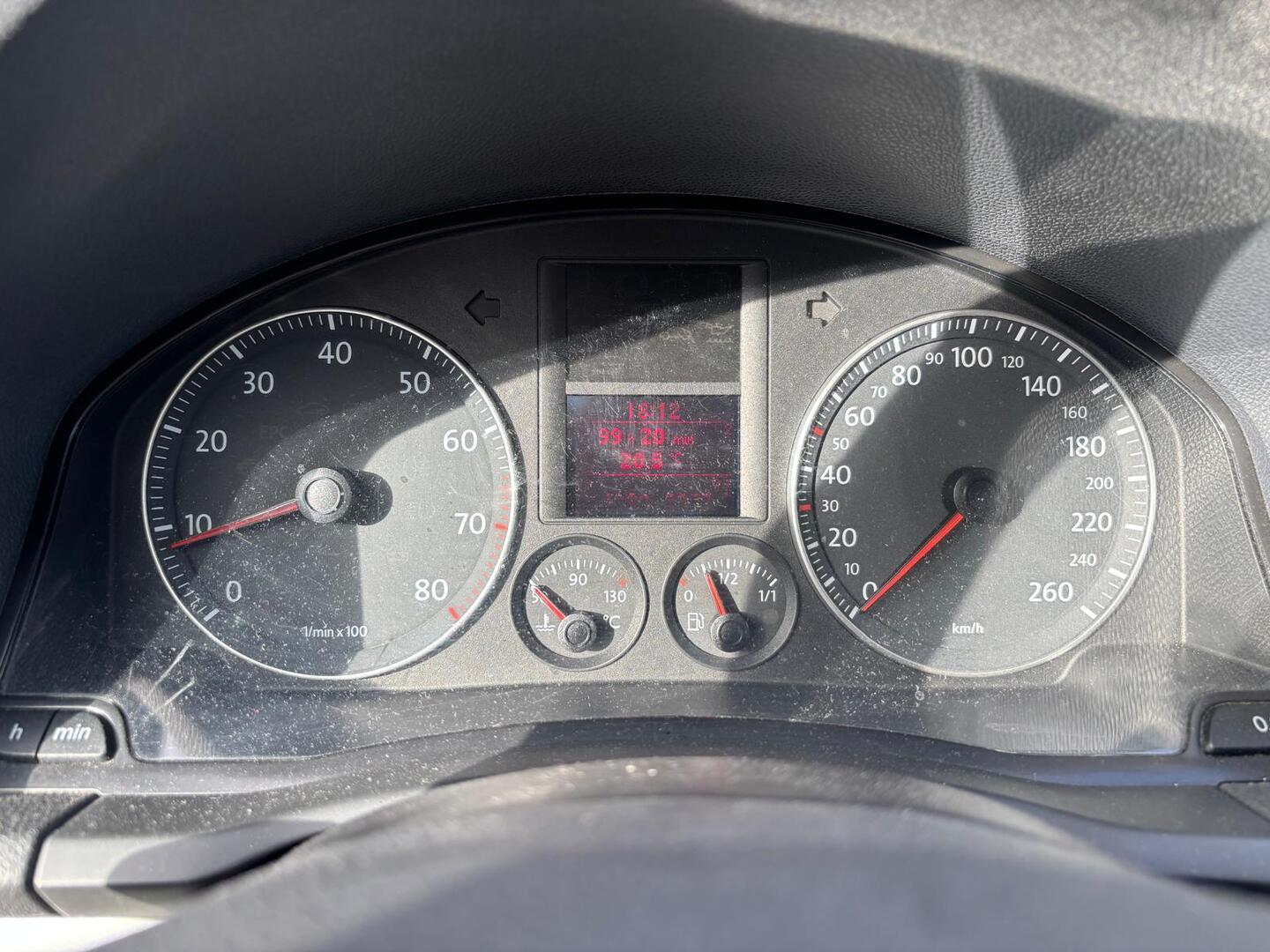 VOLKSWAGEN Golf 2004