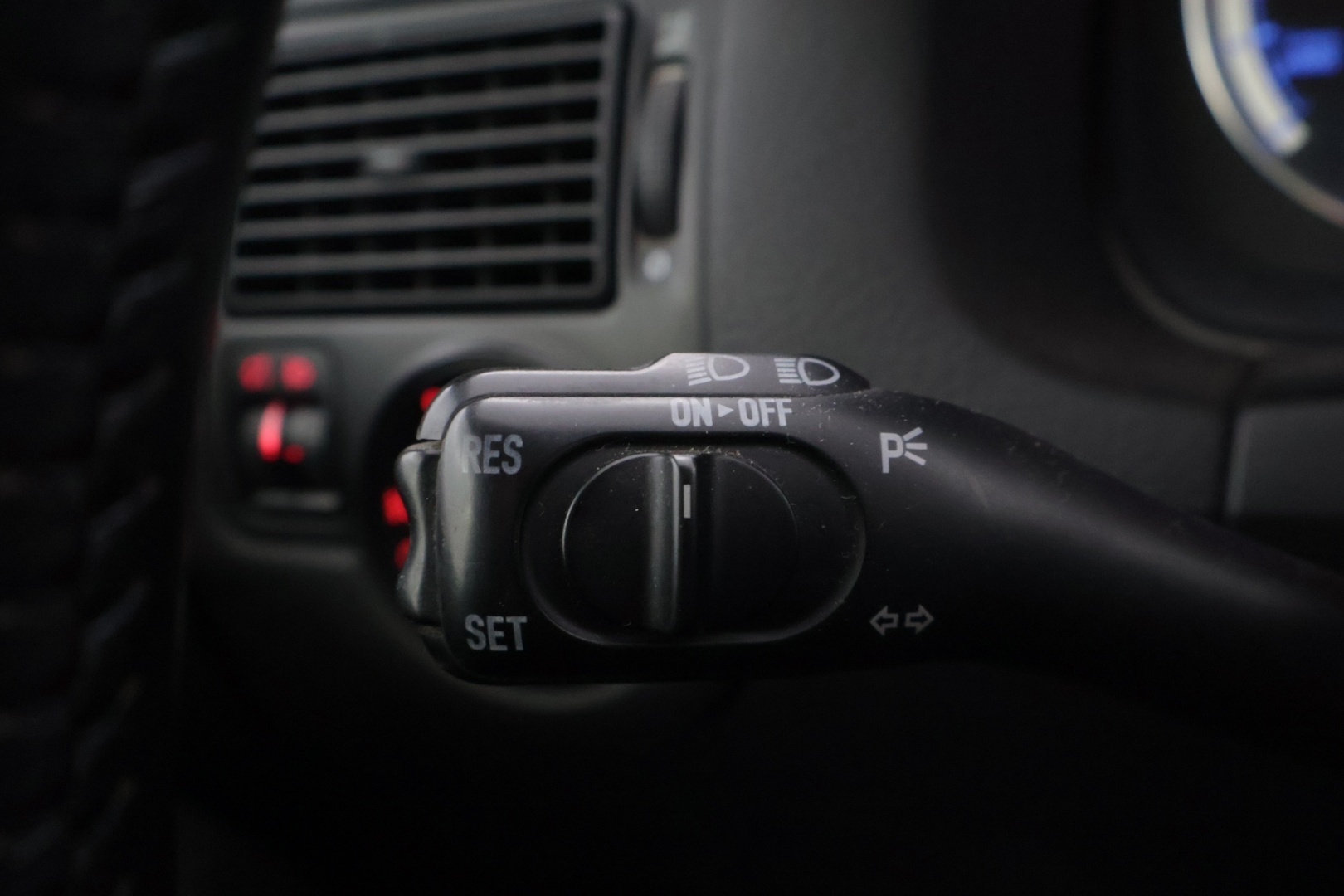 VOLKSWAGEN Golf 2003