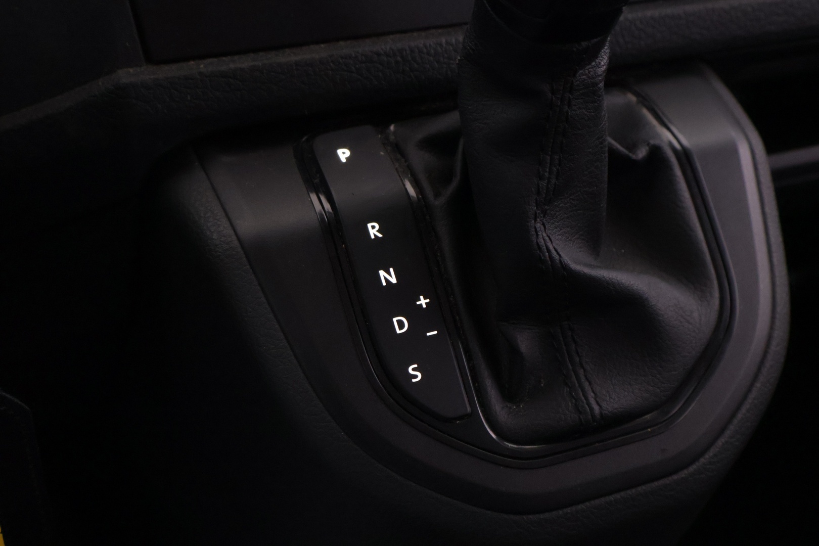 VOLKSWAGEN Caravelle 2016