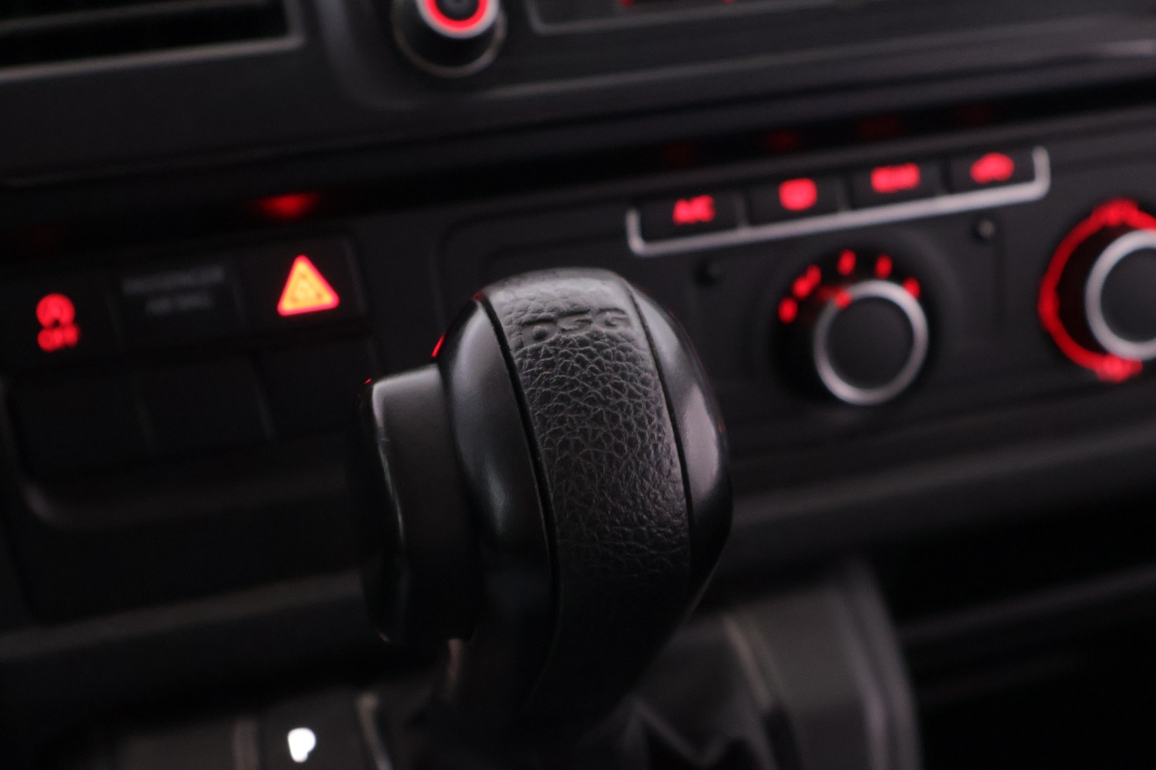 VOLKSWAGEN Caravelle 2016