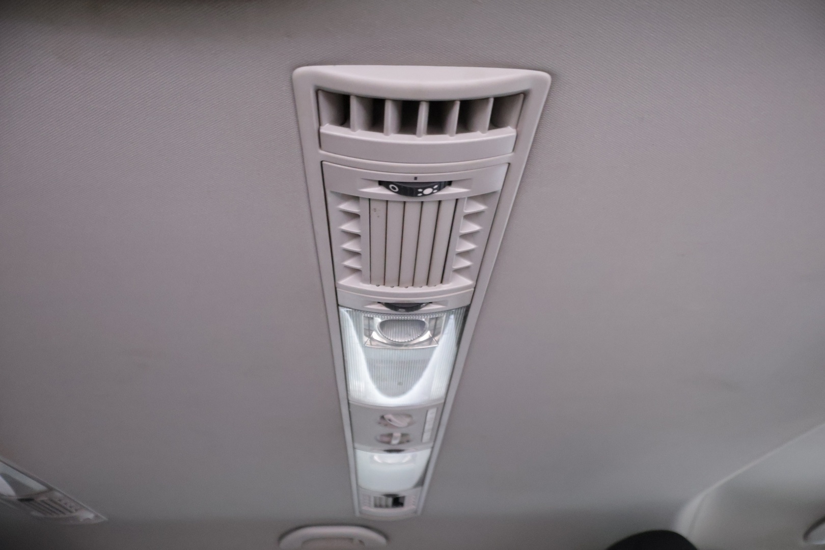 VOLKSWAGEN Caravelle 2016