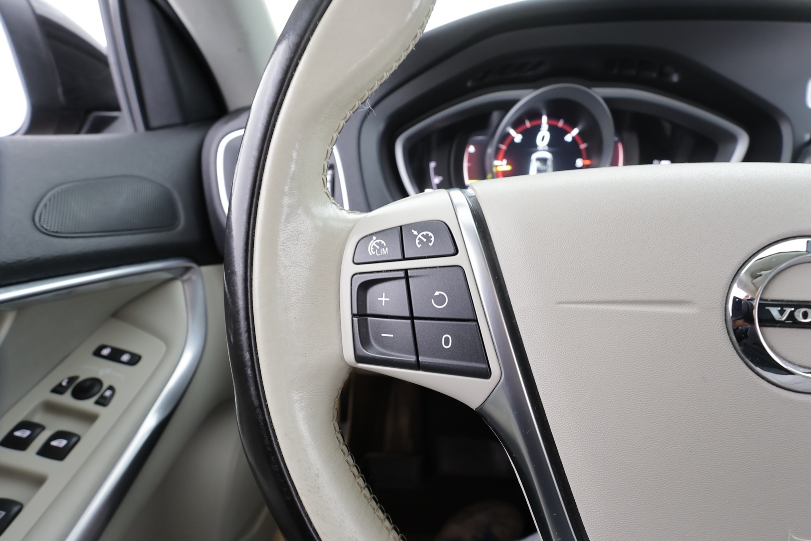 VOLVO V40 Cross Country 2017