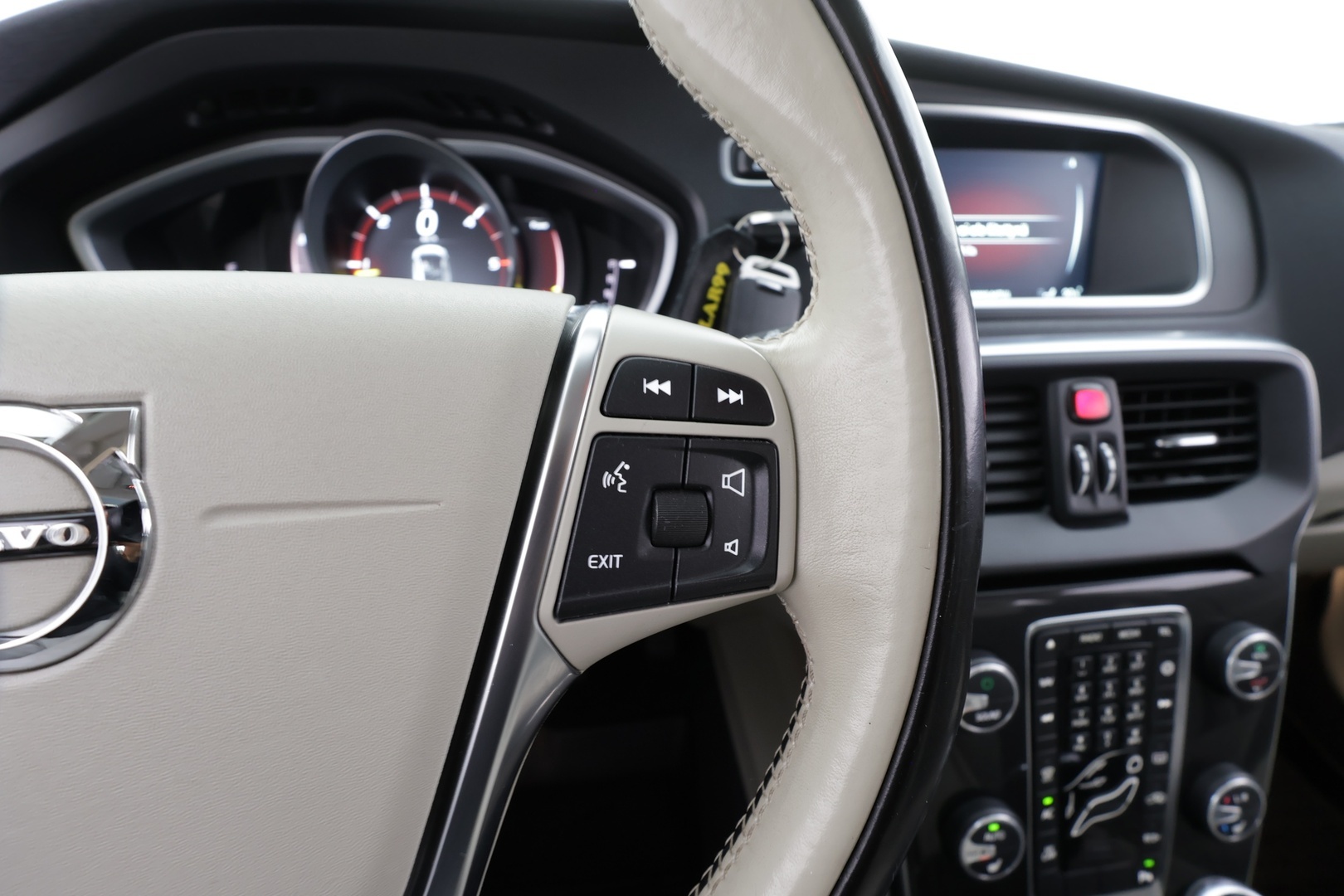 VOLVO V40 Cross Country 2017