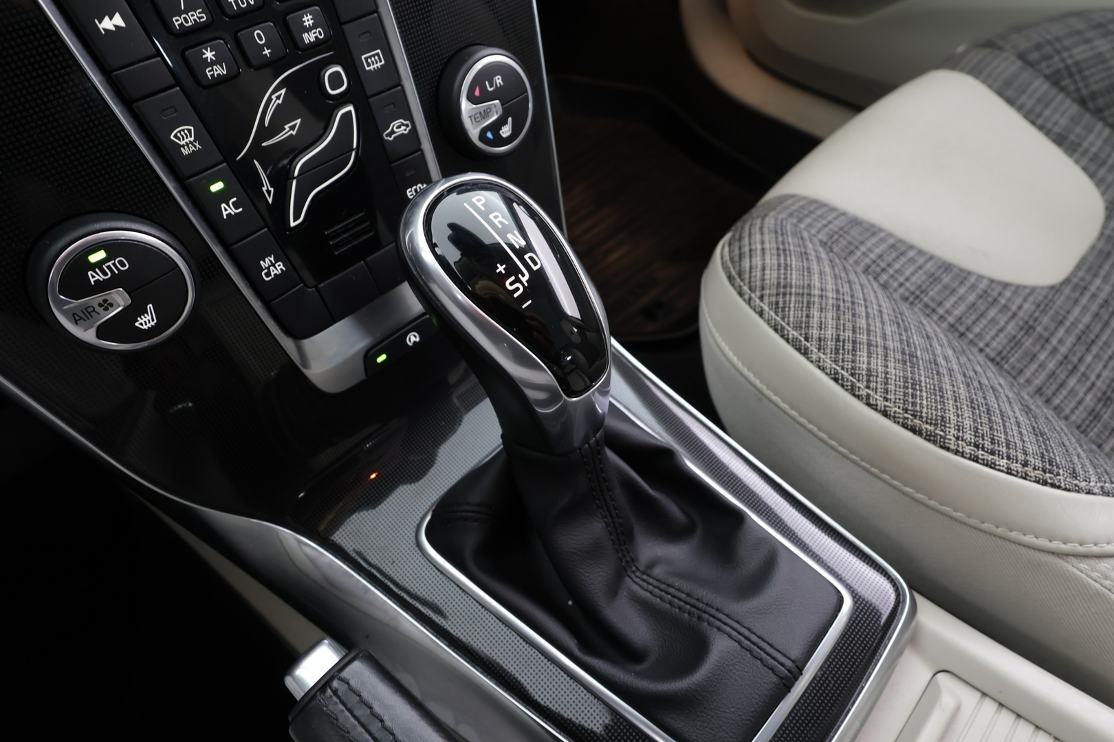 VOLVO V40 Cross Country 2017