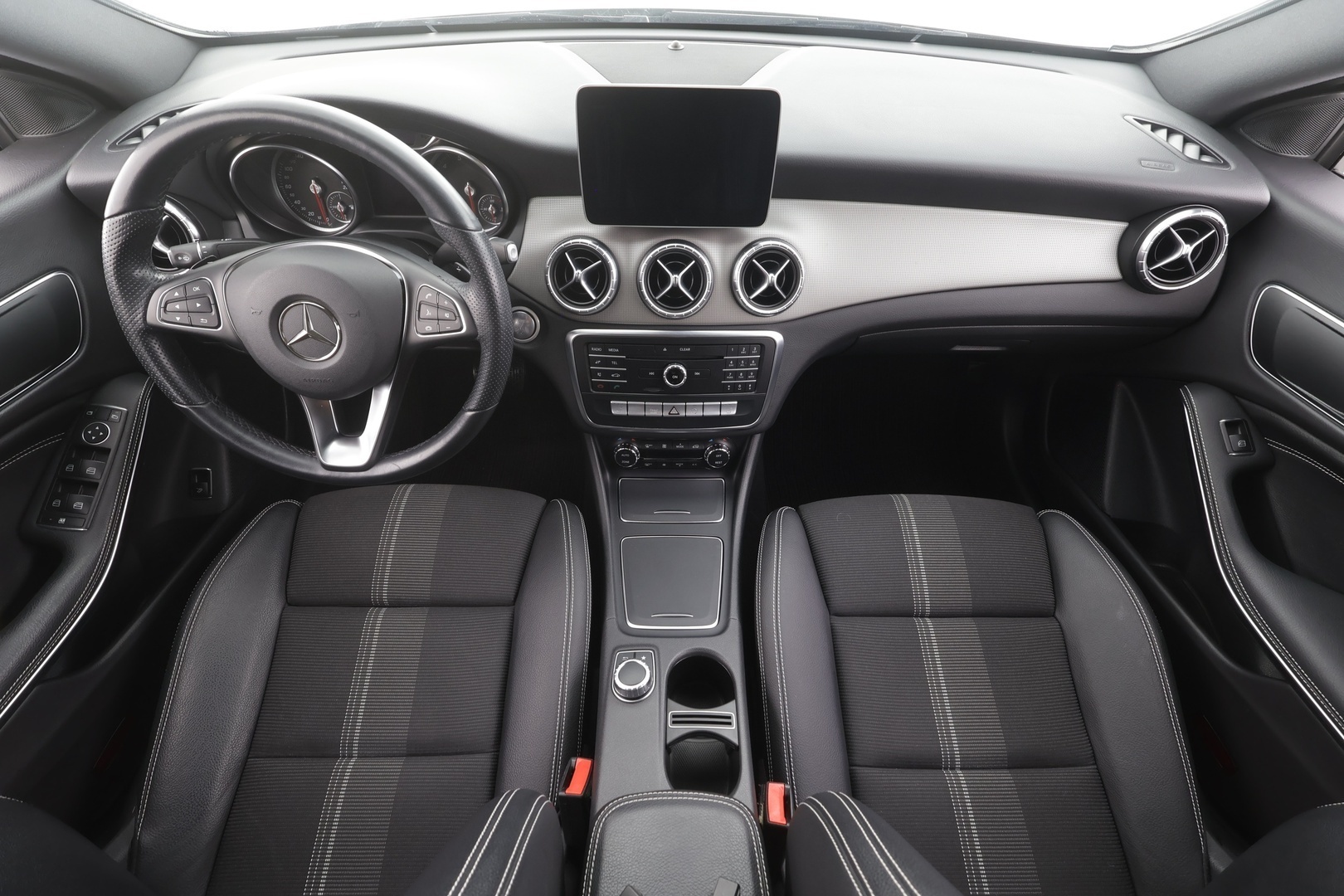 MERCEDES-BENZ CLA 2019