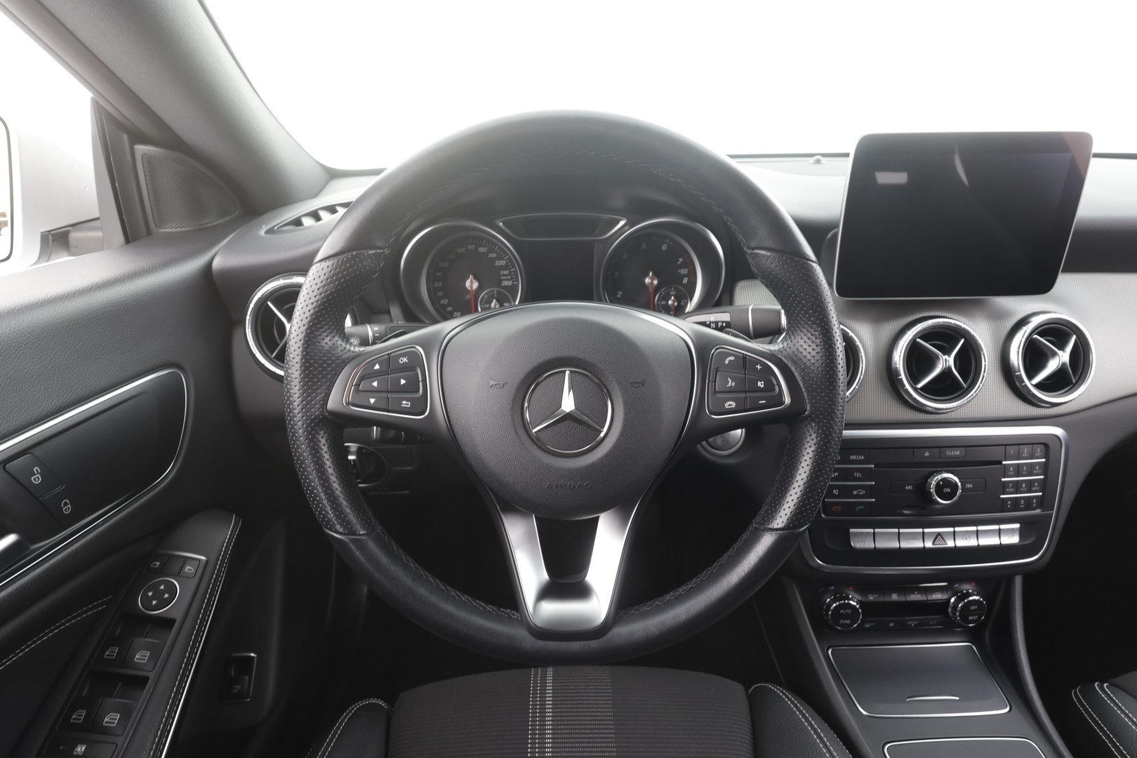 MERCEDES-BENZ CLA 2019