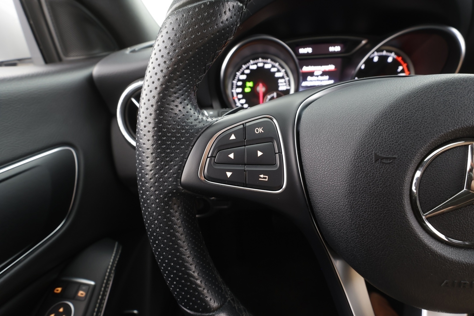 MERCEDES-BENZ CLA 2019