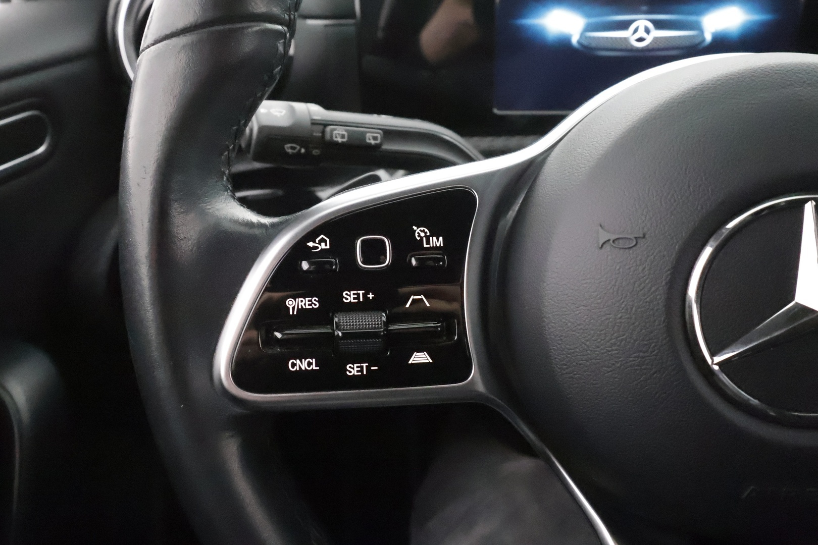 MERCEDES-BENZ A 2021