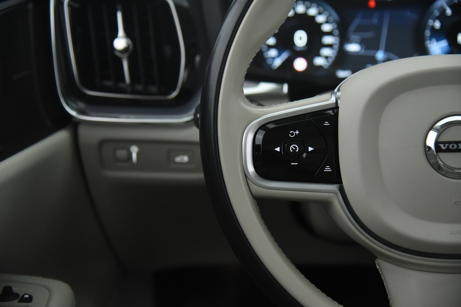 VOLVO V60 2021