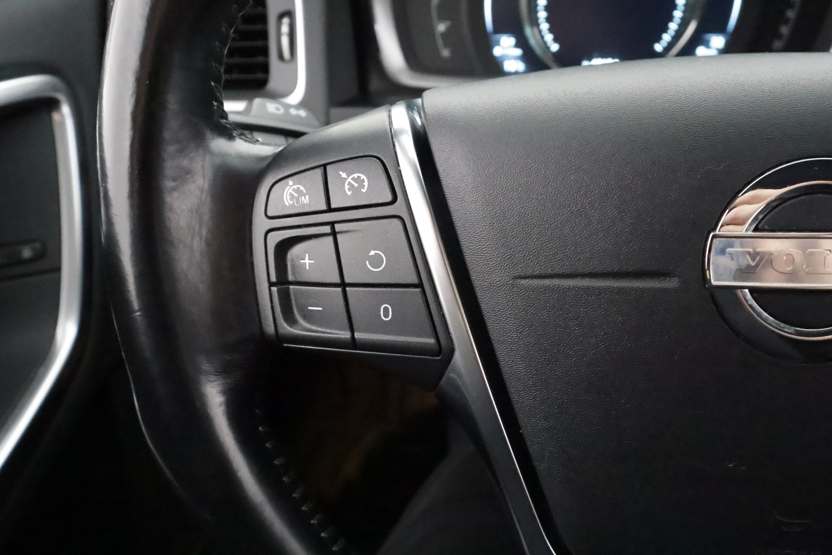 VOLVO V60 2014