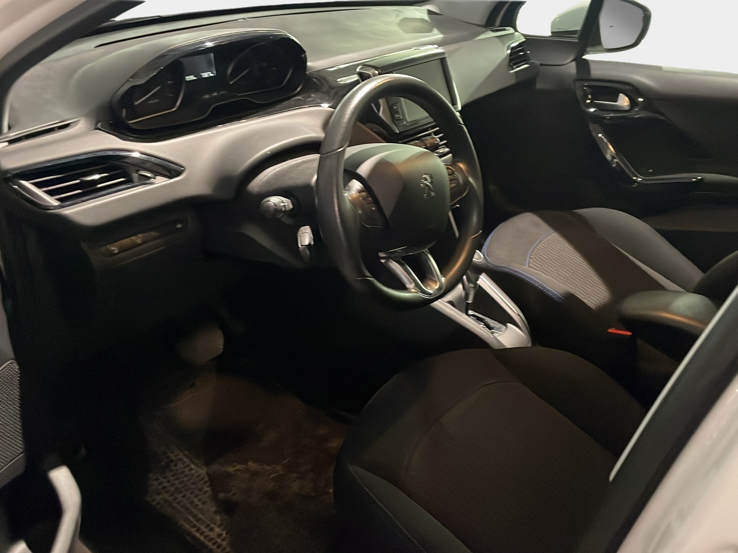 PEUGEOT 208 2019