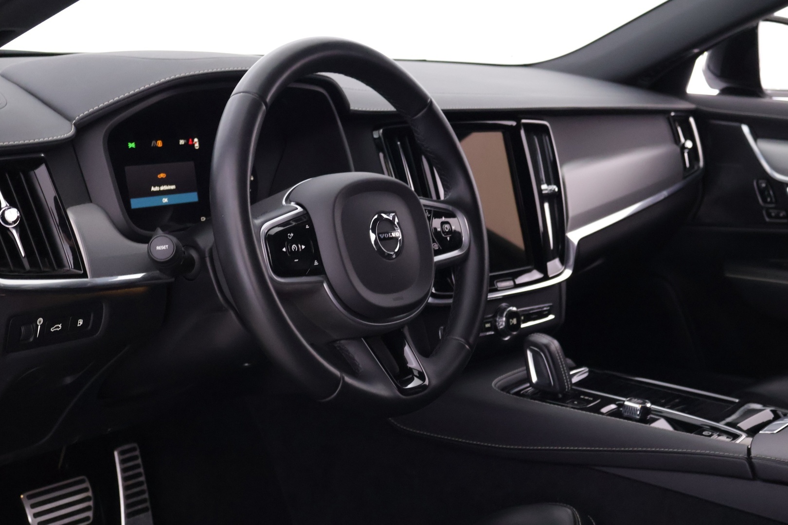 VOLVO V90 2022