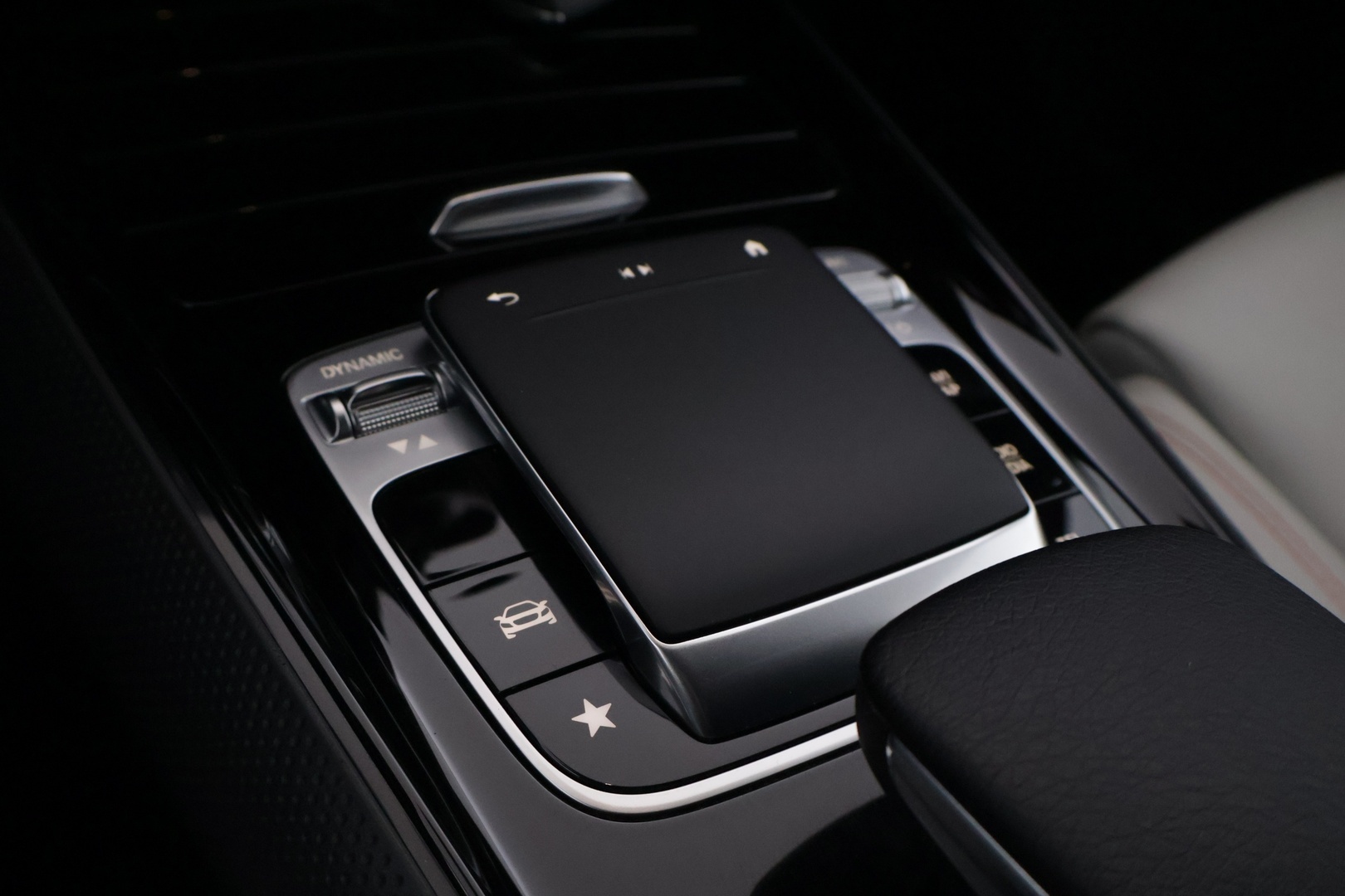 MERCEDES-BENZ B 2019