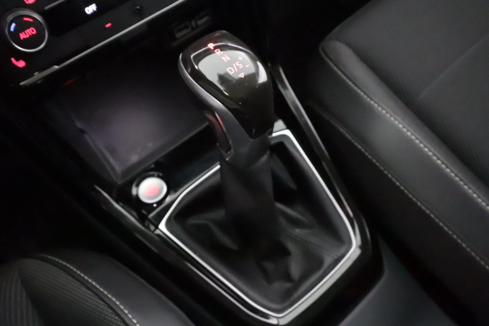 VOLKSWAGEN T-CROSS 2019