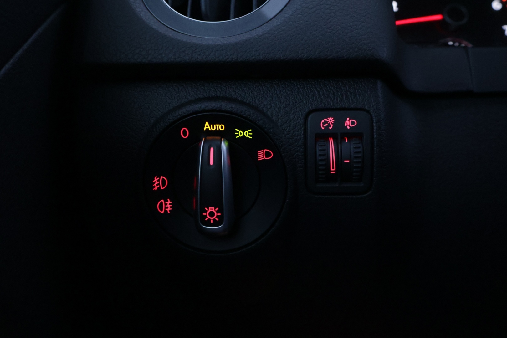 VOLKSWAGEN Tiguan 2014