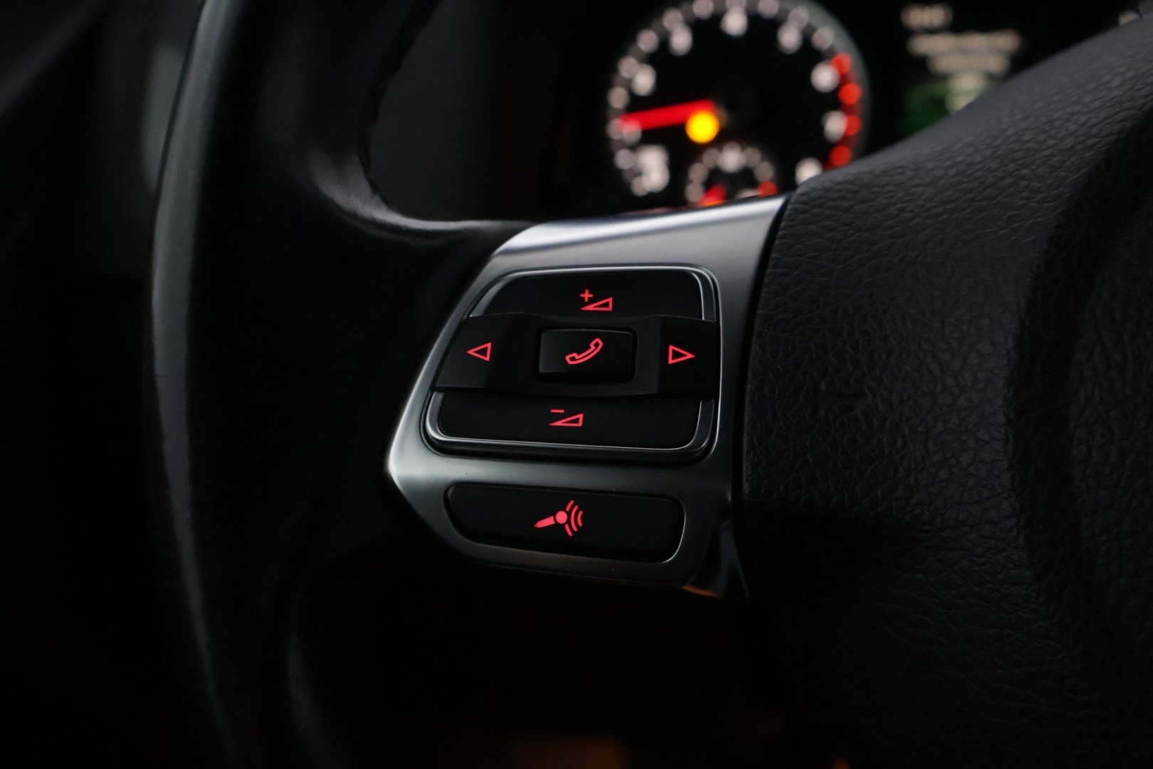 VOLKSWAGEN Tiguan 2014