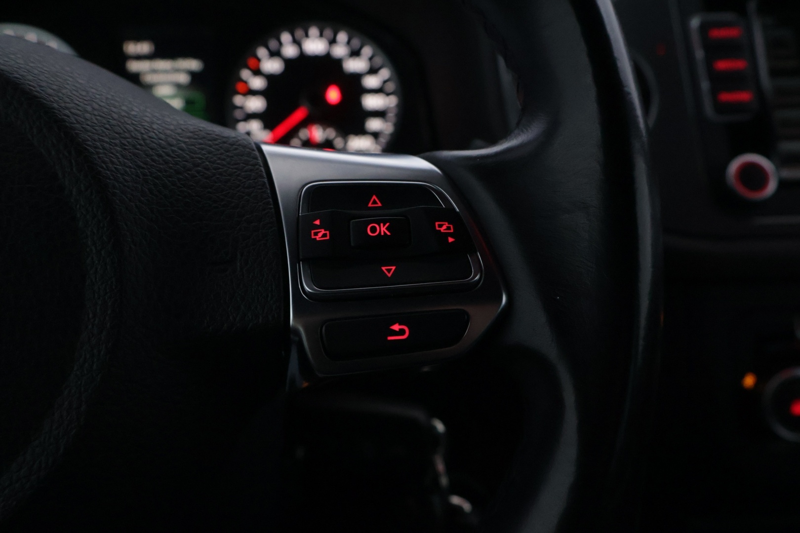 VOLKSWAGEN Tiguan 2014