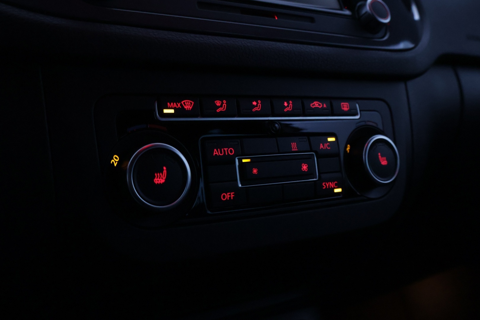 VOLKSWAGEN Tiguan 2014