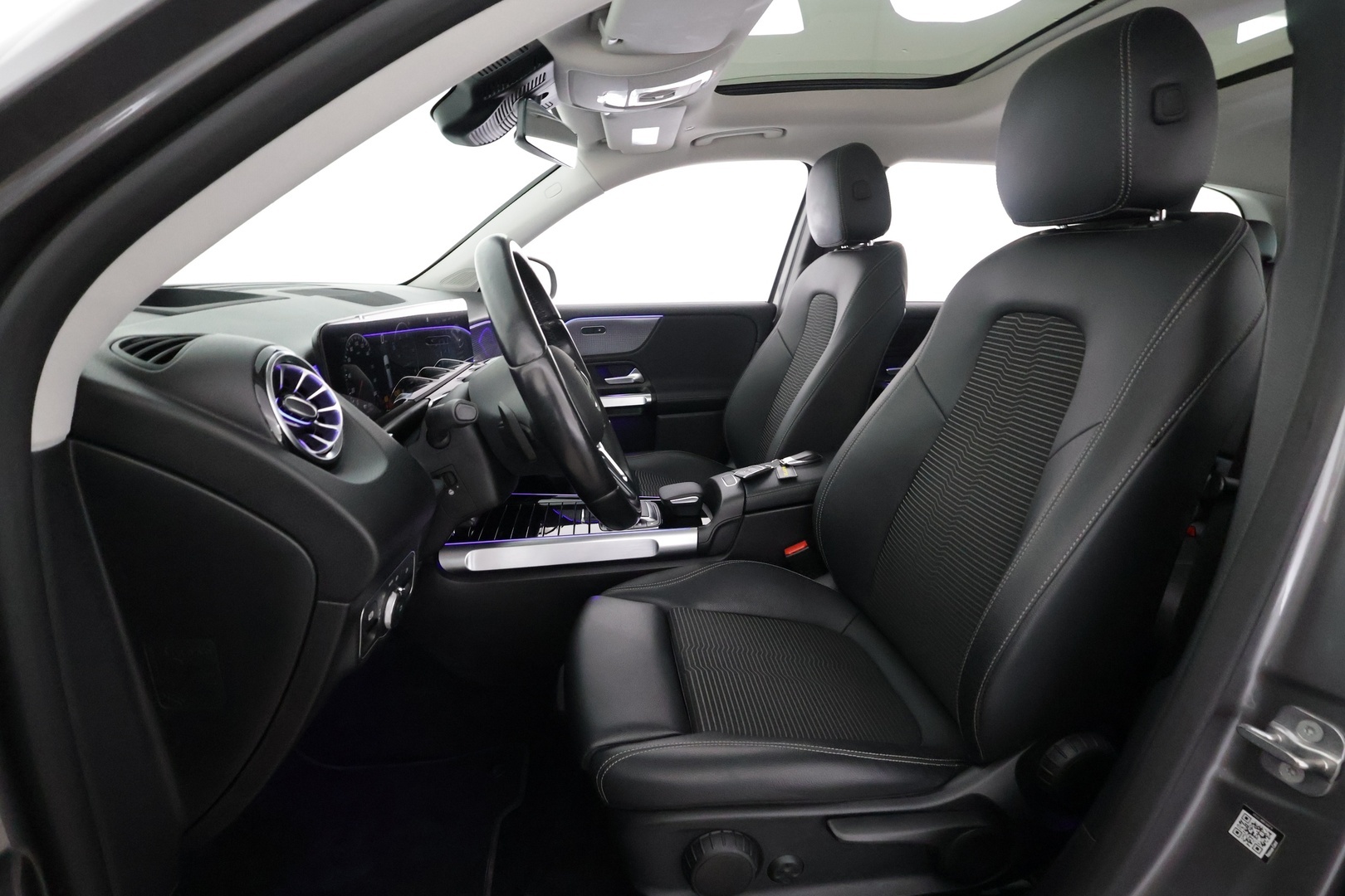 MERCEDES-BENZ EQB 2023