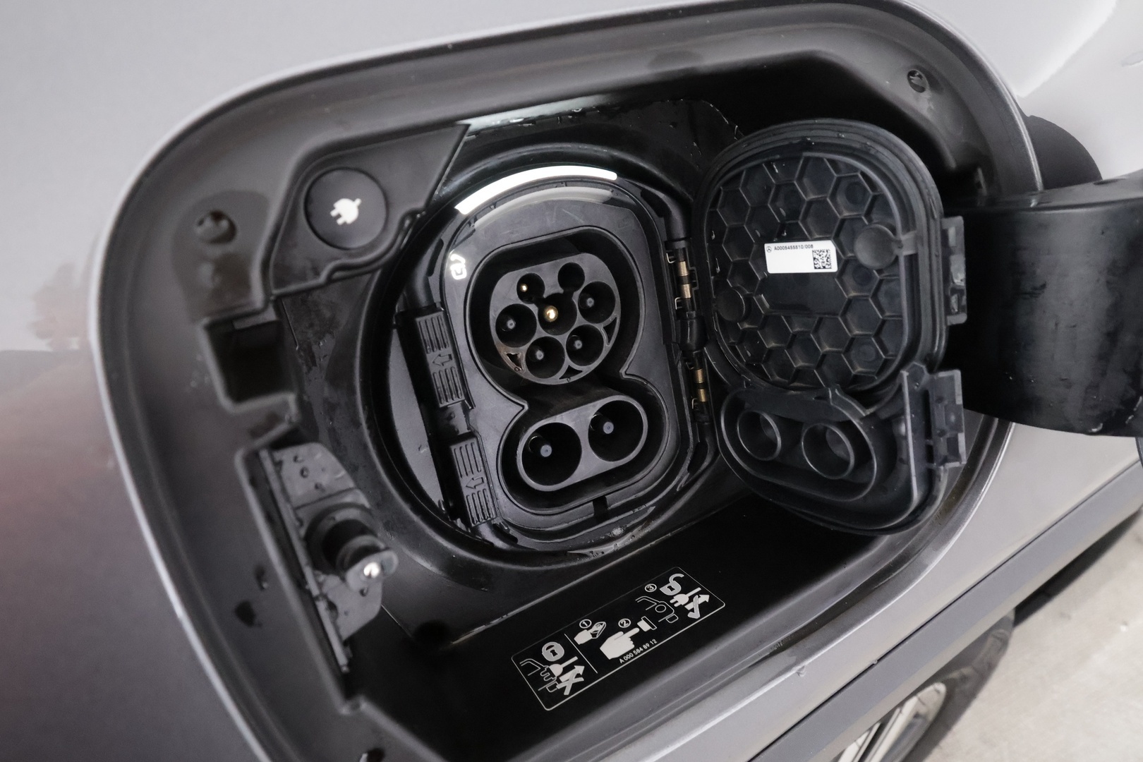 MERCEDES-BENZ EQB 2023
