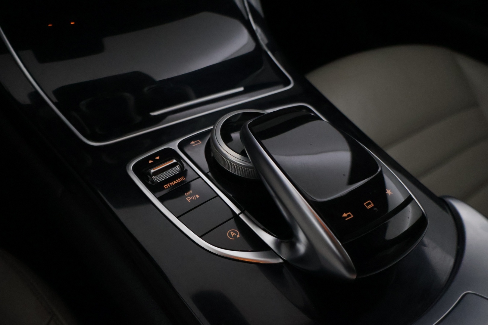 MERCEDES-BENZ C 2016