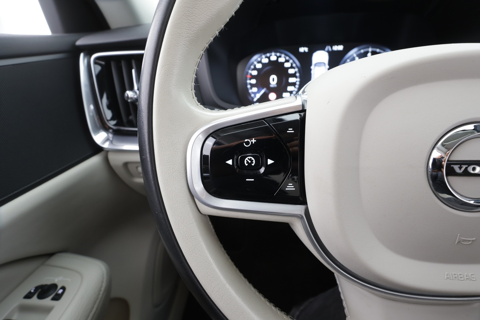 VOLVO V60 2021