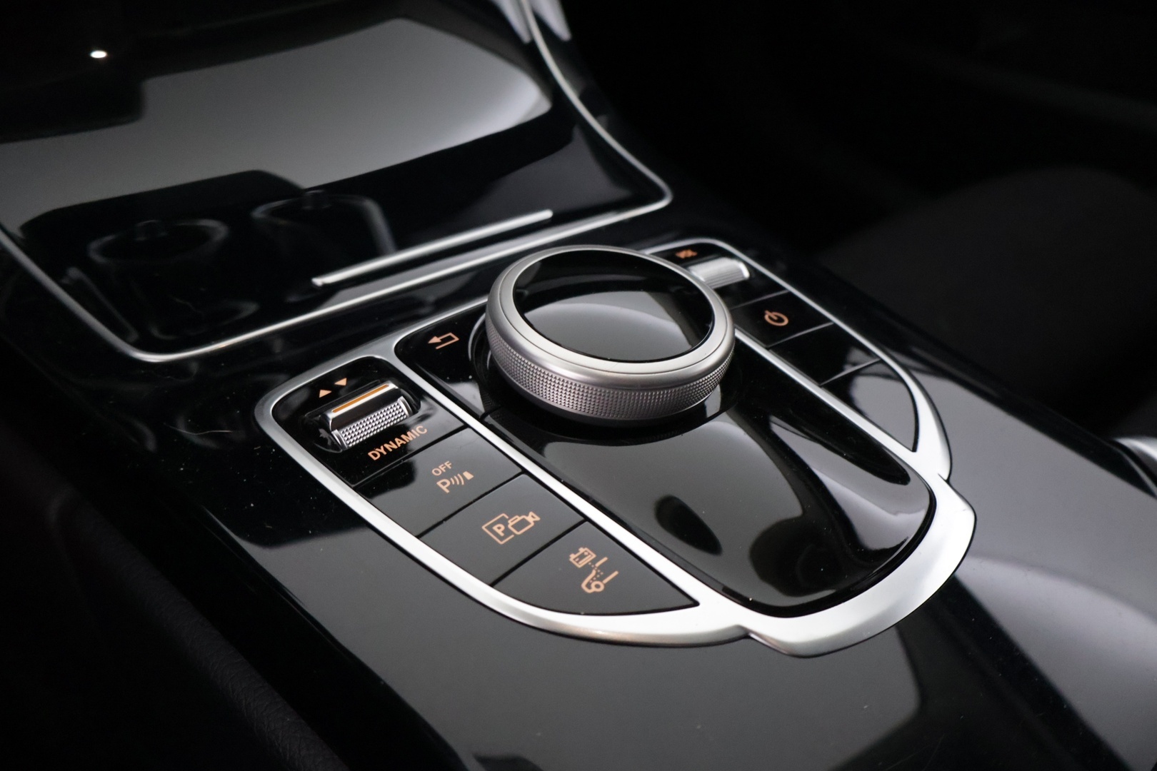 MERCEDES-BENZ C 2020