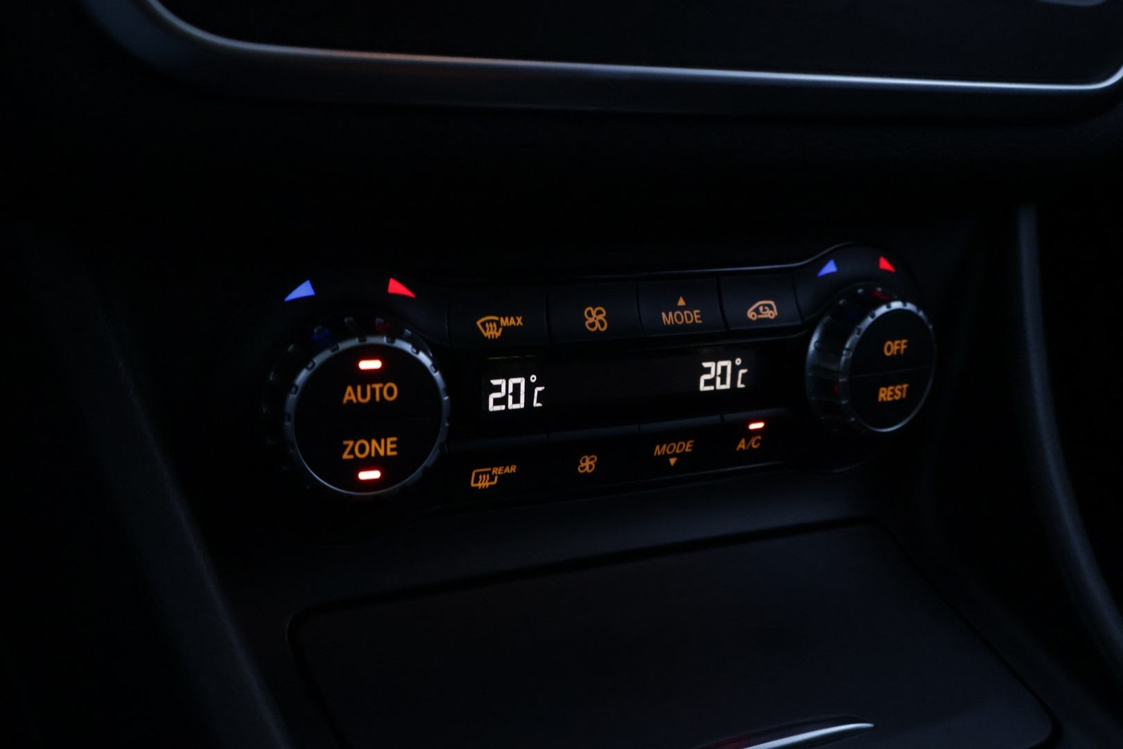 MERCEDES-BENZ CLA 2014