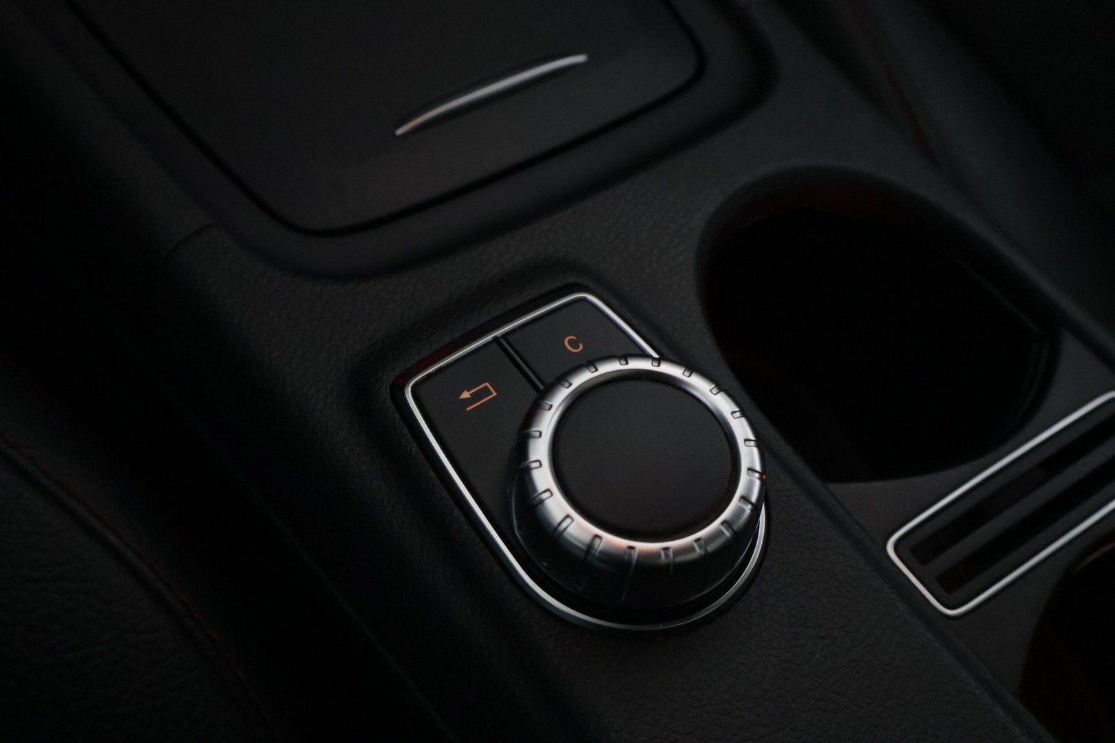 MERCEDES-BENZ CLA 2014