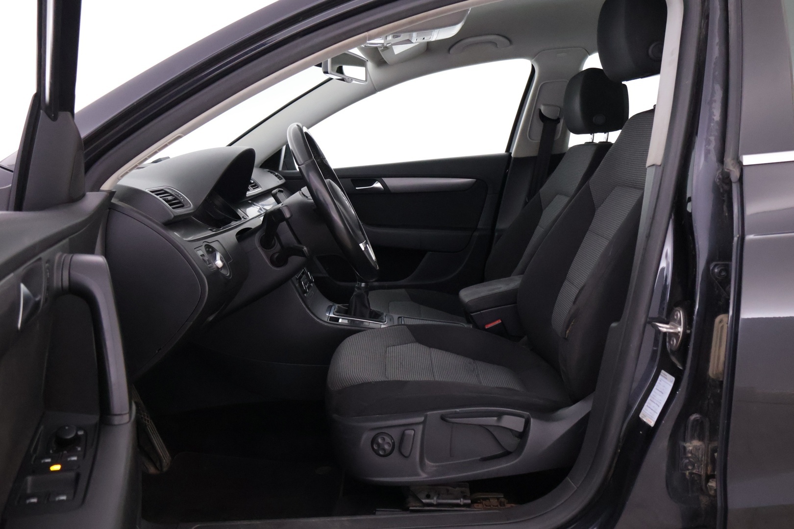 VOLKSWAGEN Passat 2011