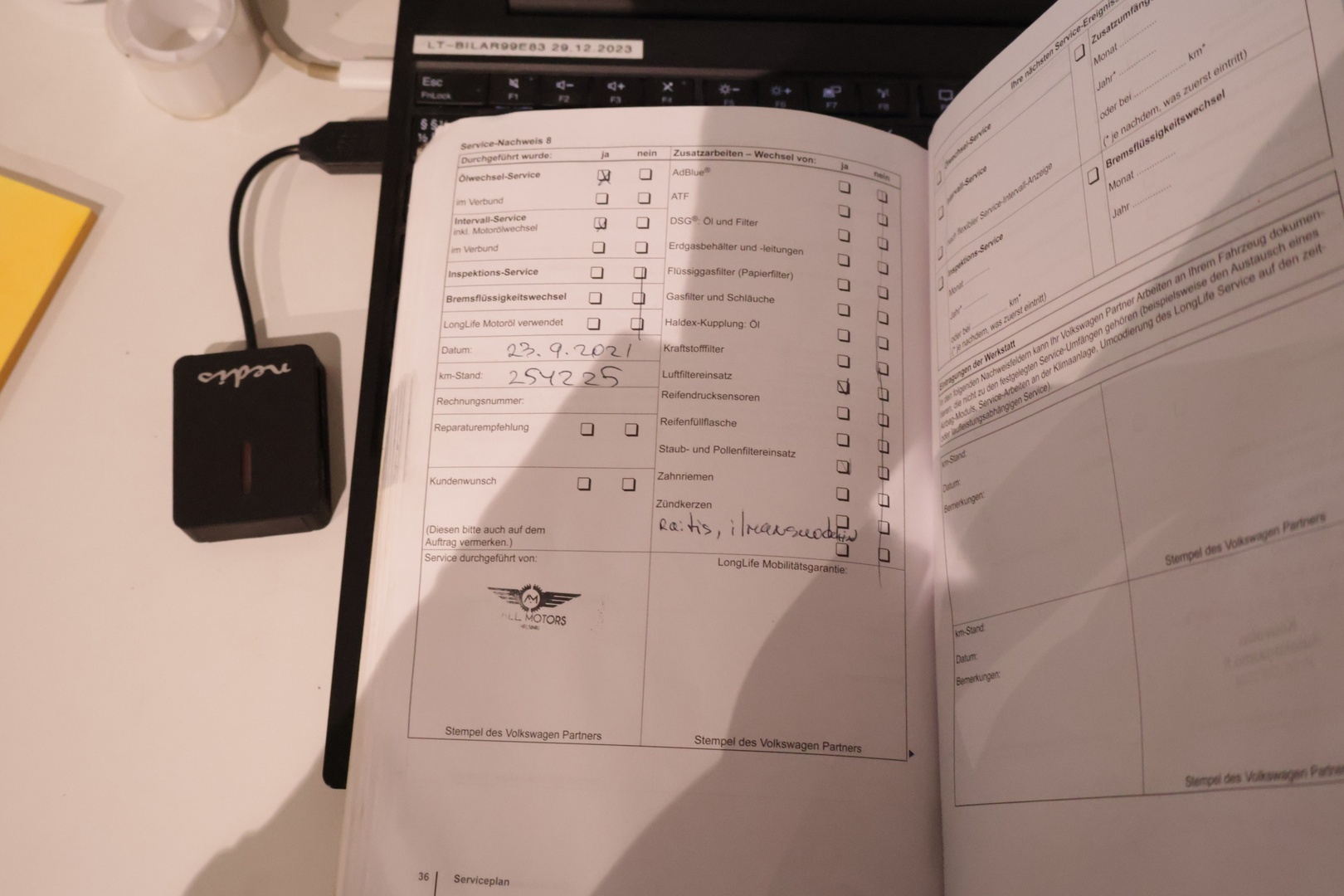 VOLKSWAGEN Passat 2011