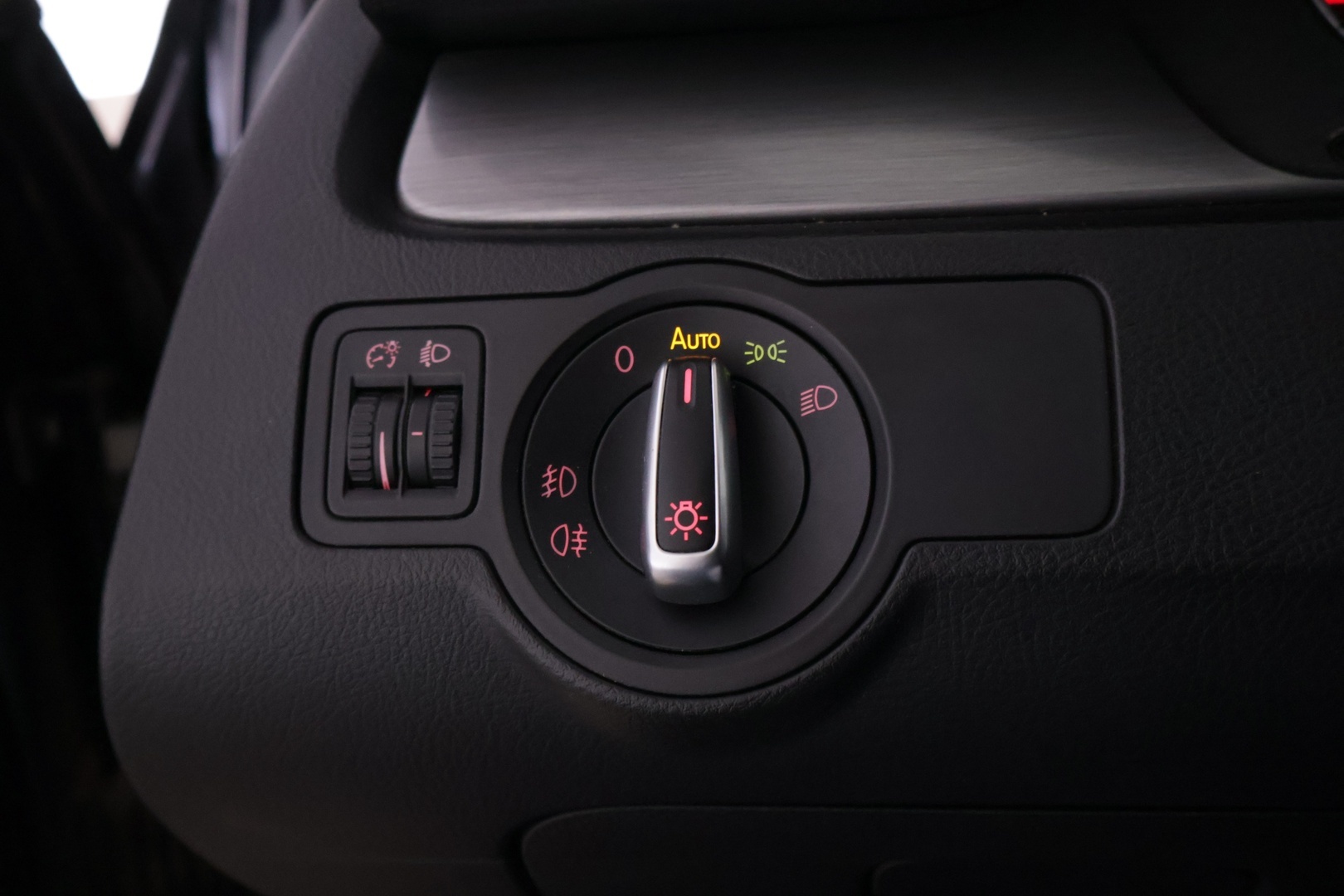 VOLKSWAGEN Passat 2011