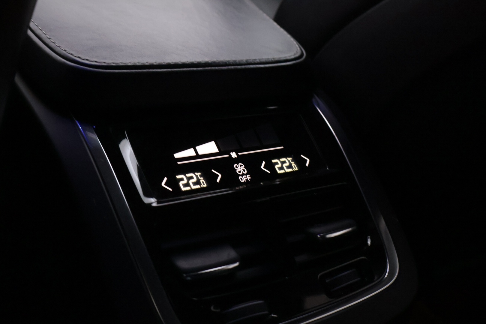 VOLVO XC90 2016