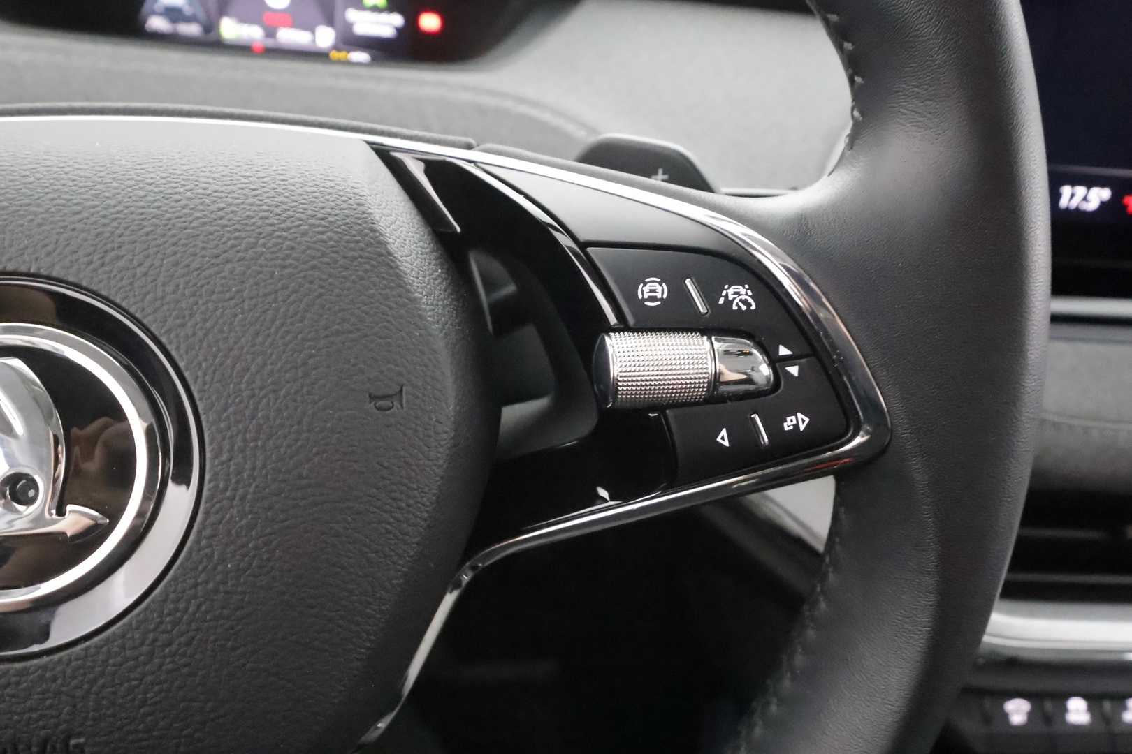 SKODA Enyaq 2023